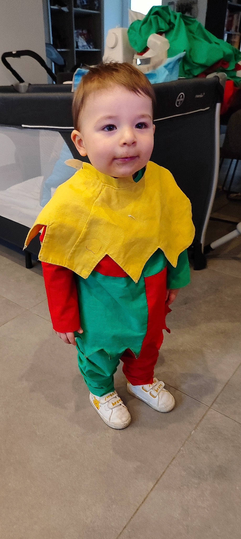 Eliot a rejoint le concours — aidez-le/la à gagner de superbes lots ! baby, baby_toddler_clothing, chair, child, child_model, costume, event, eye, fictional_character, flooring, fun, happy, person, room, sandal, skin, sleeve, smile, toddler, tradition