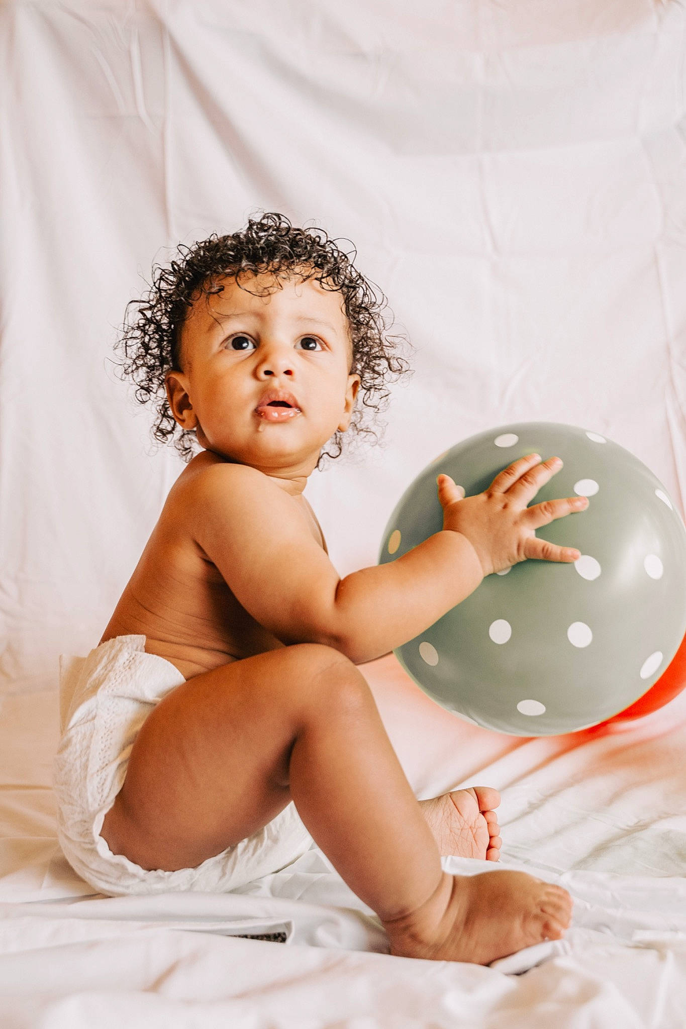 Amir is registered to the contest to win money with this photo: abdomen, baby, ball, barefoot, child, child_model, fun, human_leg, leg, person, photography, sitting, skin, smile, toddler