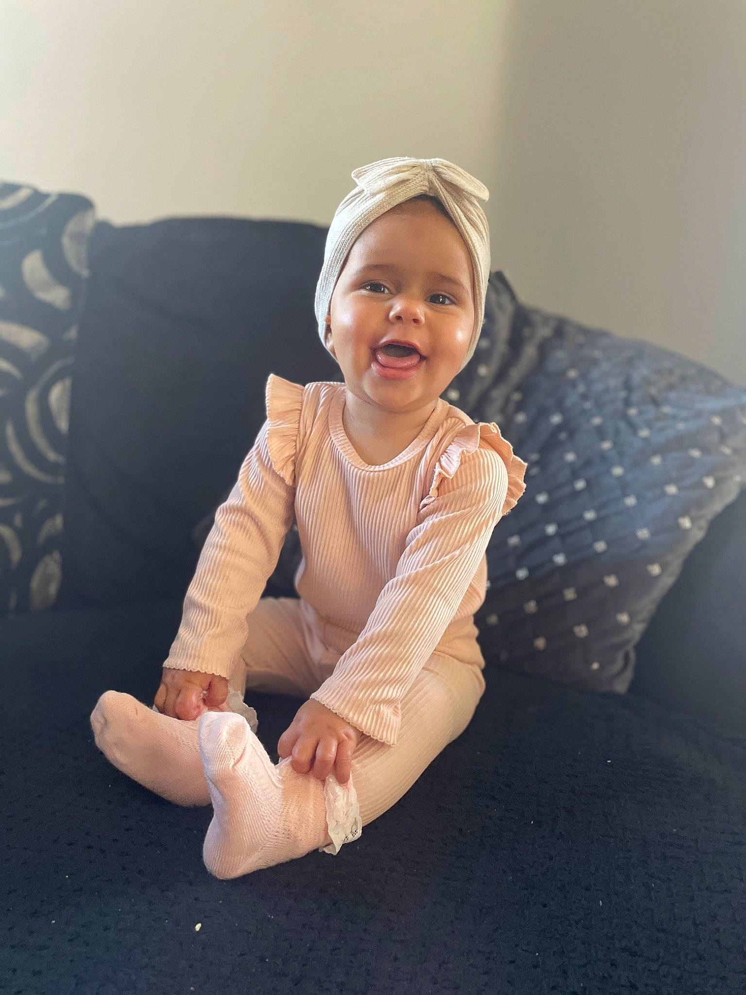 Giana is registered to the contest to win money with this photo: baby, baby_toddler_clothing, barefoot, comfort, elbow, eye, fashion_accessory, flash_photography, flooring, foot, gesture, happy, head, human_leg, knee, person, sleeve, smile, thigh, thumb
