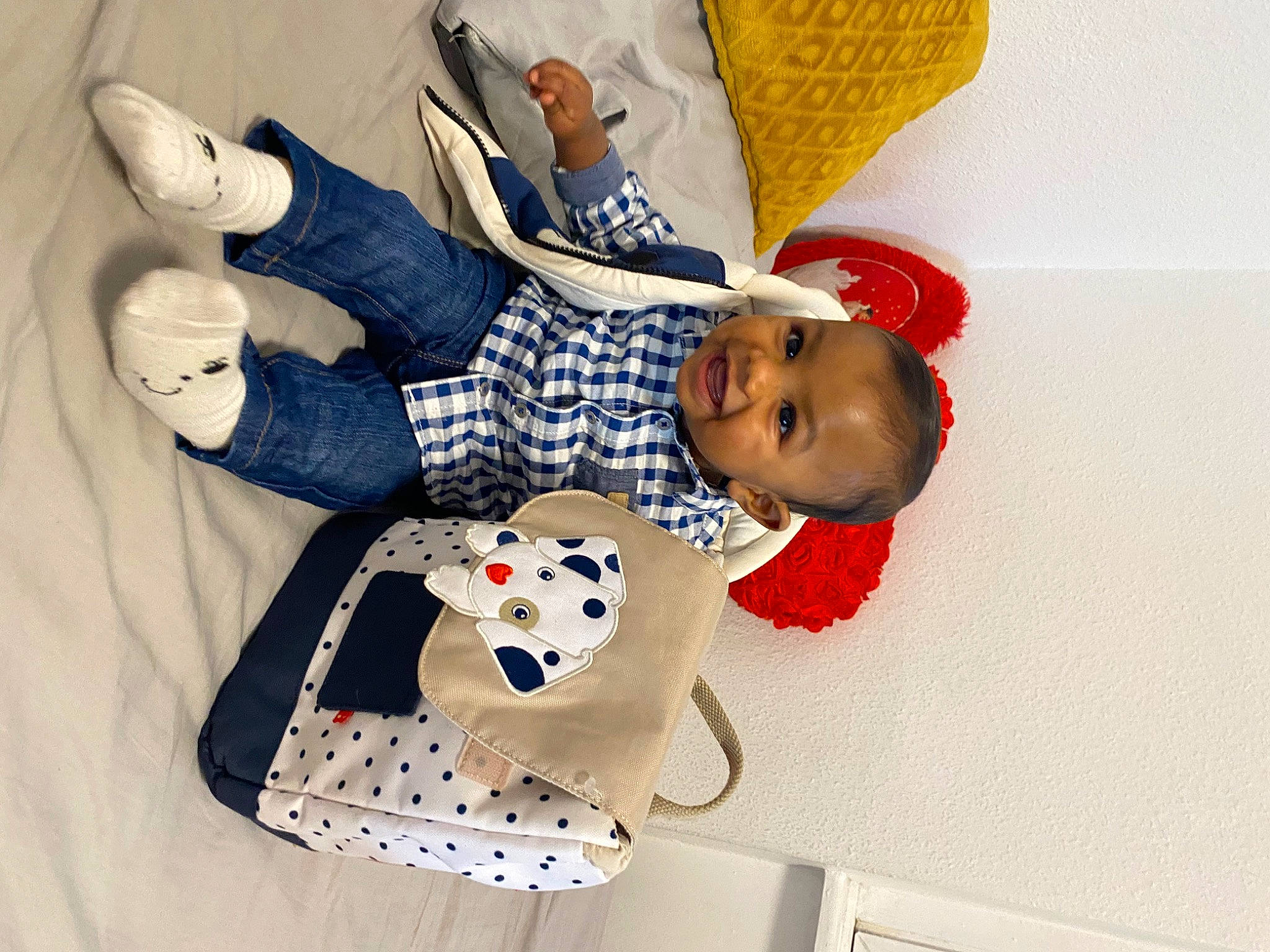 Arjun a rejoint le concours — aidez-le/la à gagner de superbes lots ! baby, baby_products, baby_sleeping, baby_toddler_clothing, baby_toys, carmine, child, comfort, flooring, fun, happy, headgear, joy, linens, pattern, person, play, room, sleeve, textile