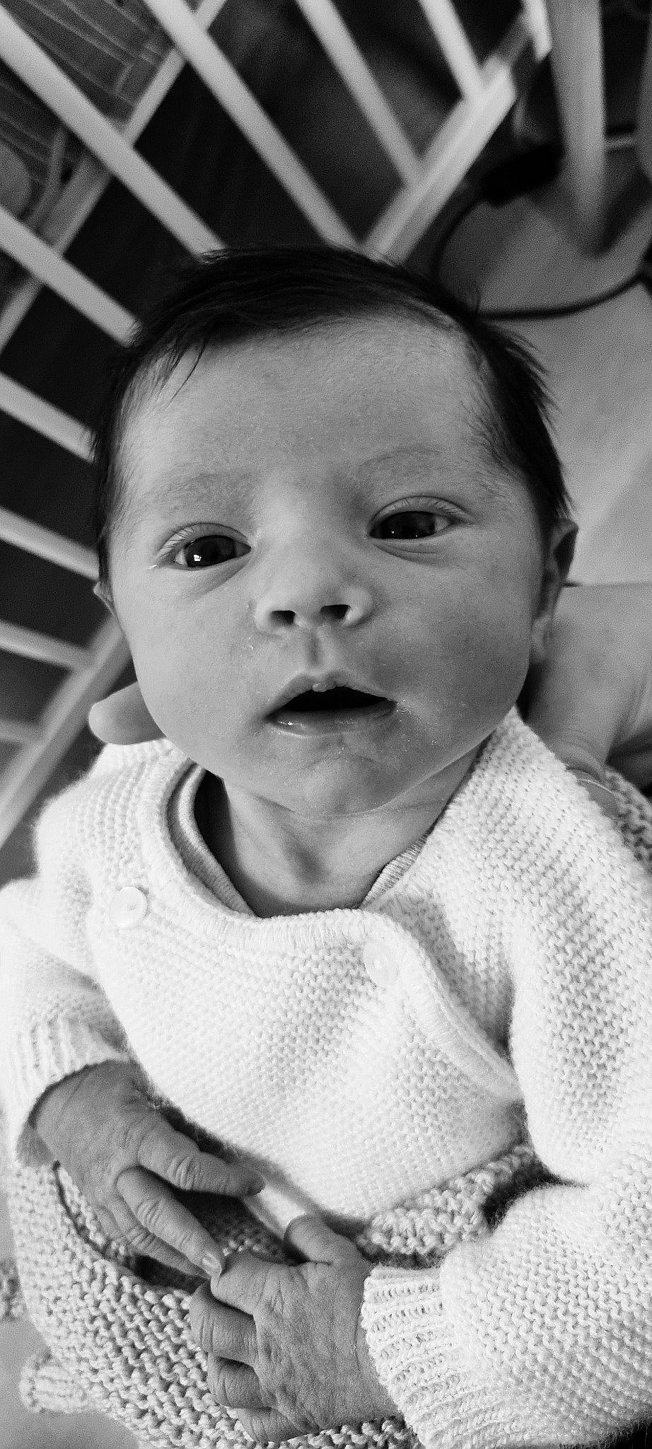 Charlyne a rejoint le concours — aidez-le/la à gagner de superbes lots ! black, cheek, chin, eye, eyebrow, eyelash, flash_photography, hairstyle, head, iris, lip, mouth, neck, nose, organ, person, photograph, product, skin, sleeve