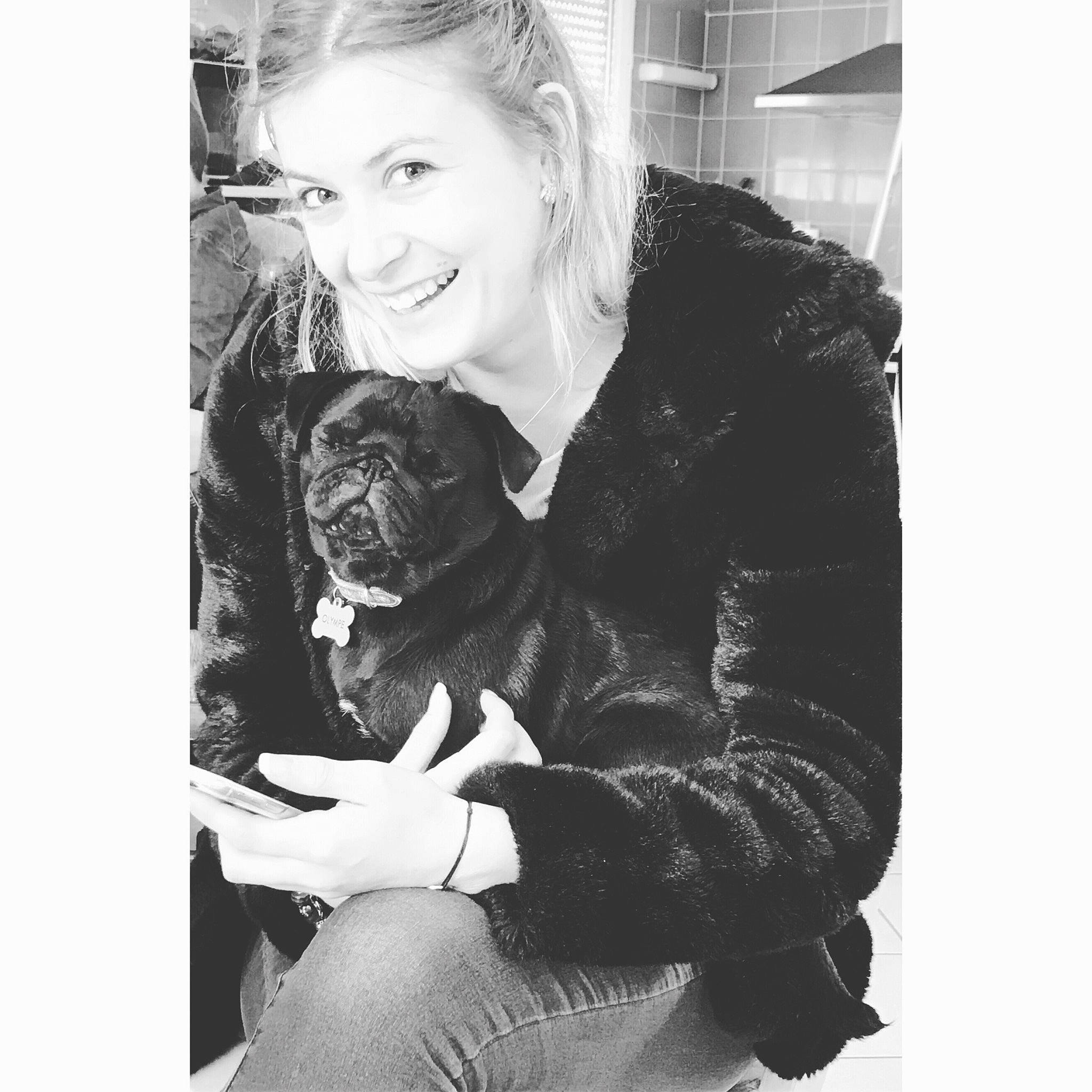 Olympe a rejoint le concours — aidez-le/la à gagner de superbes lots ! black_and_white, canidae, cat, companion_dog, fur, jacket, leg, long_hair, monochrome, monochrome_photography, non_sporting_group, photograph, photography, portrait, puppy, sitting, sleeve, snapshot, stock_photography, style