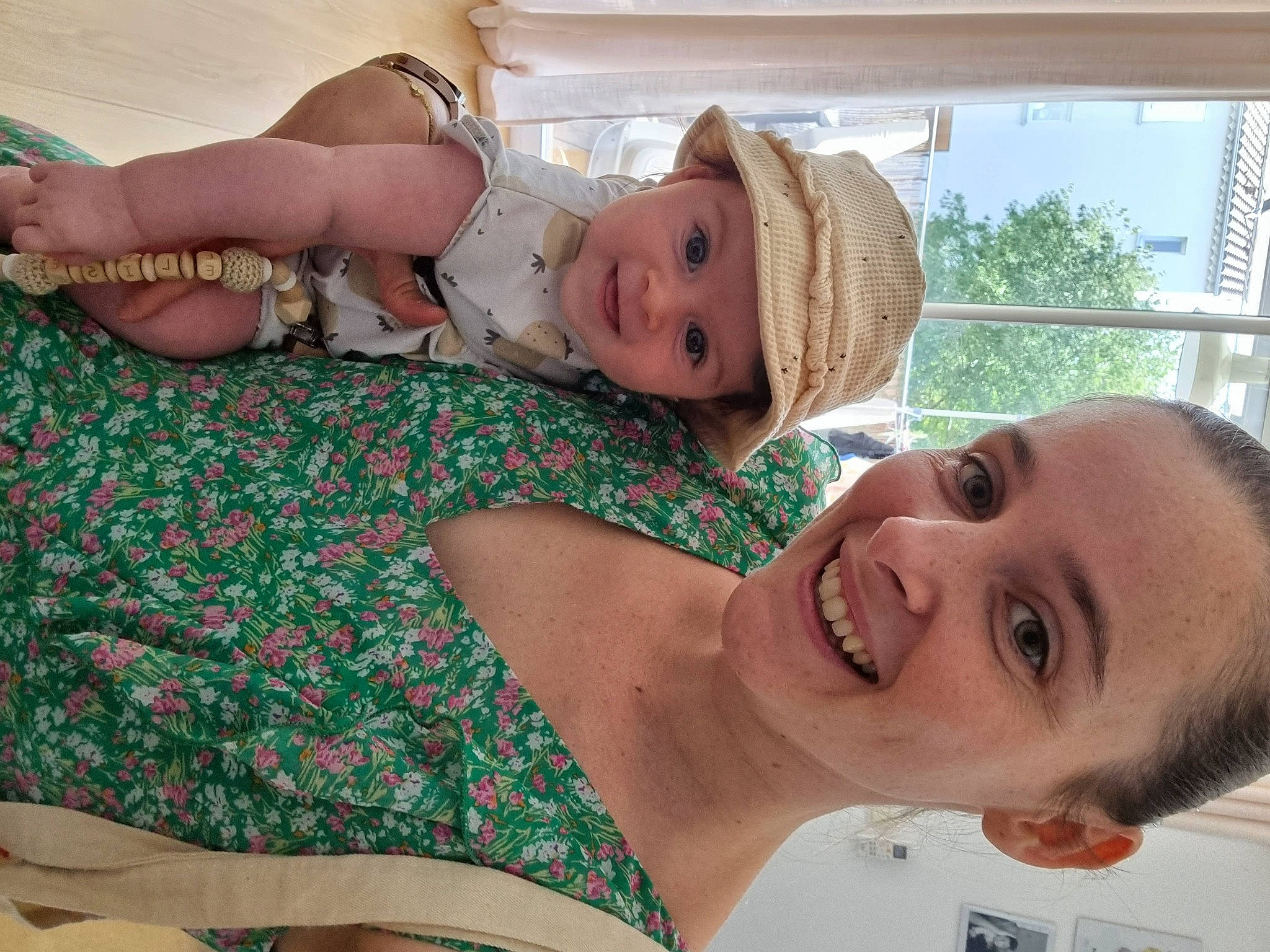 Elise a rejoint le concours — aidez-le/la à gagner de superbes lots ! abdomen, baby, child, event, eye, face, fun, grass, happy, hat, headwear, iris, jewellery, joy, mouth, organ, pattern, people, person, skin