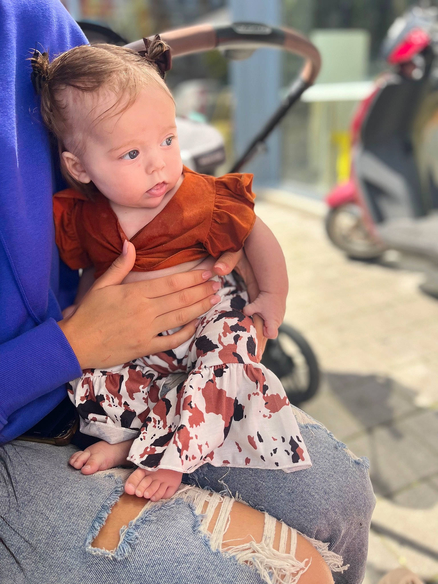 Gabrïella participe au concours pour gagner de l'argent avec cette photo : baby, baby_toddler_clothing, blue, brown_hair, child, dress, foot, fun, happy, human_leg, leisure, pattern, person, recreation, sitting, skin, snapshot, thigh, tire, toddler