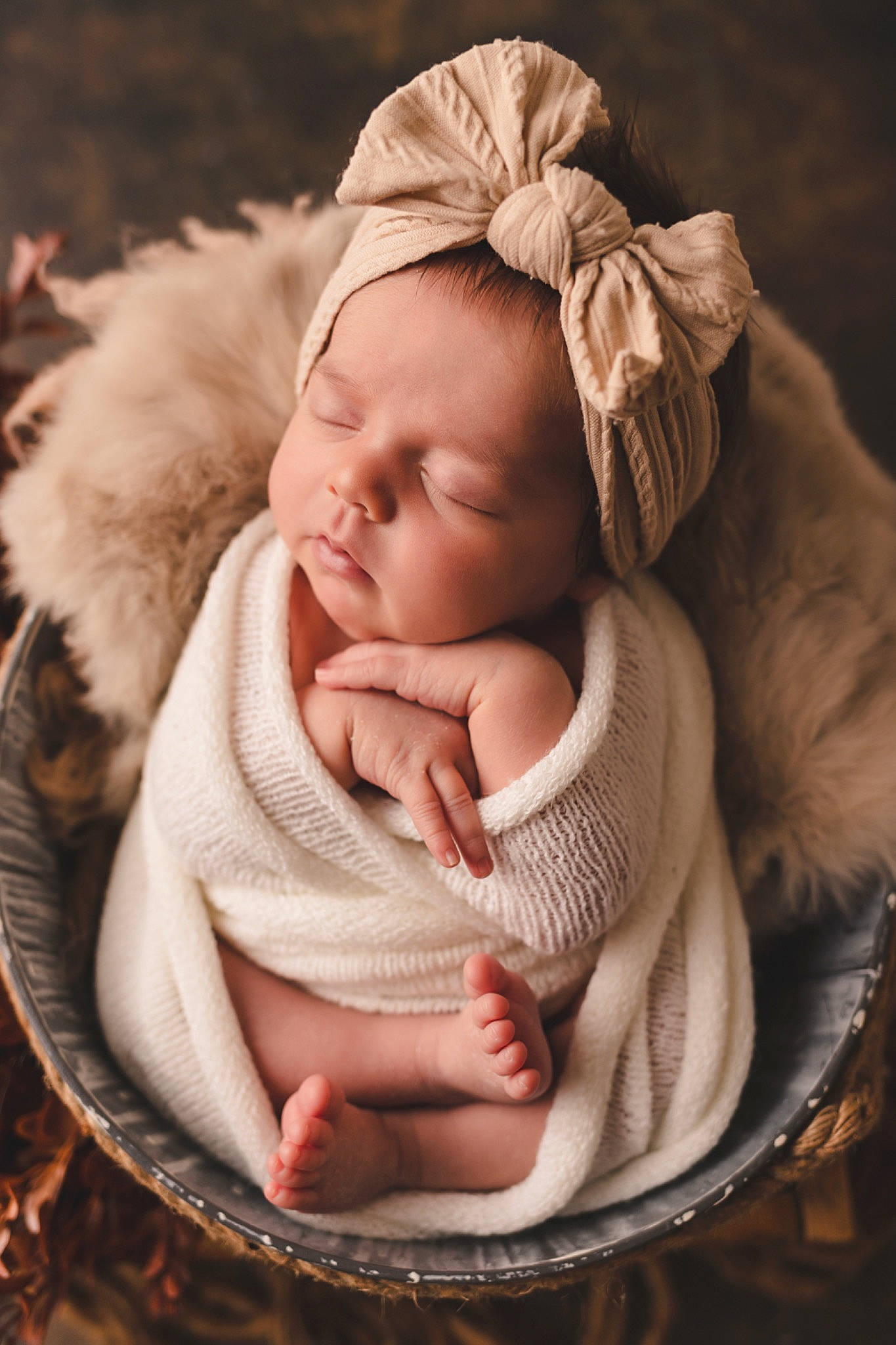 Gabriella participe au concours pour gagner de l'argent avec cette photo : baby, baby_sleeping, baby_toddler_clothing, beanie, cap, cheek, child, comfort, eye, gesture, grass, hand, happy, head, human_body, knit_cap, lip, person, sitting, toddler