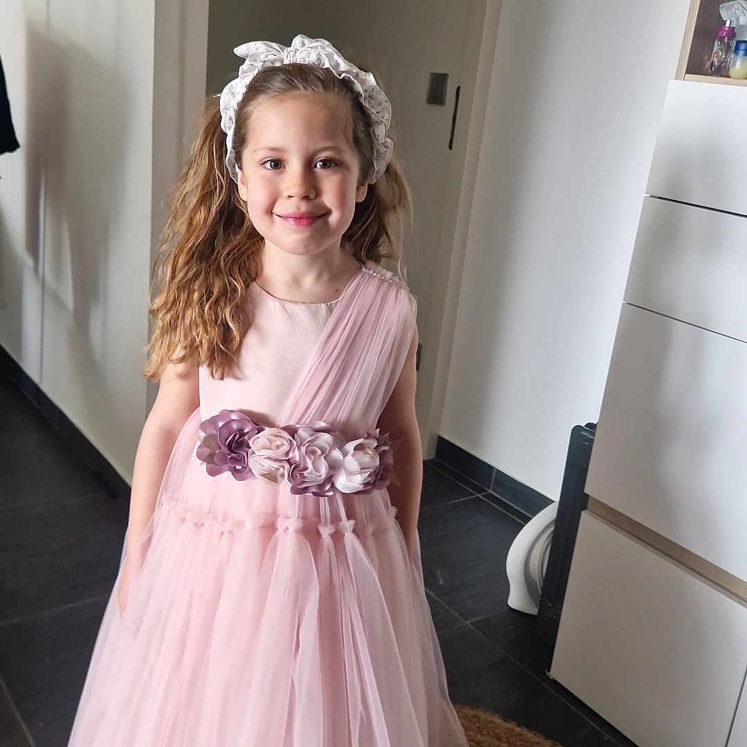 Ines participe au concours pour gagner de l'argent avec cette photo : child, clothing, costume, dress, eveningdress, face, fashion, female, flower, formalwear, furniture, girl, gown, hardwood, head, homedecor, person, photography, portrait, wood