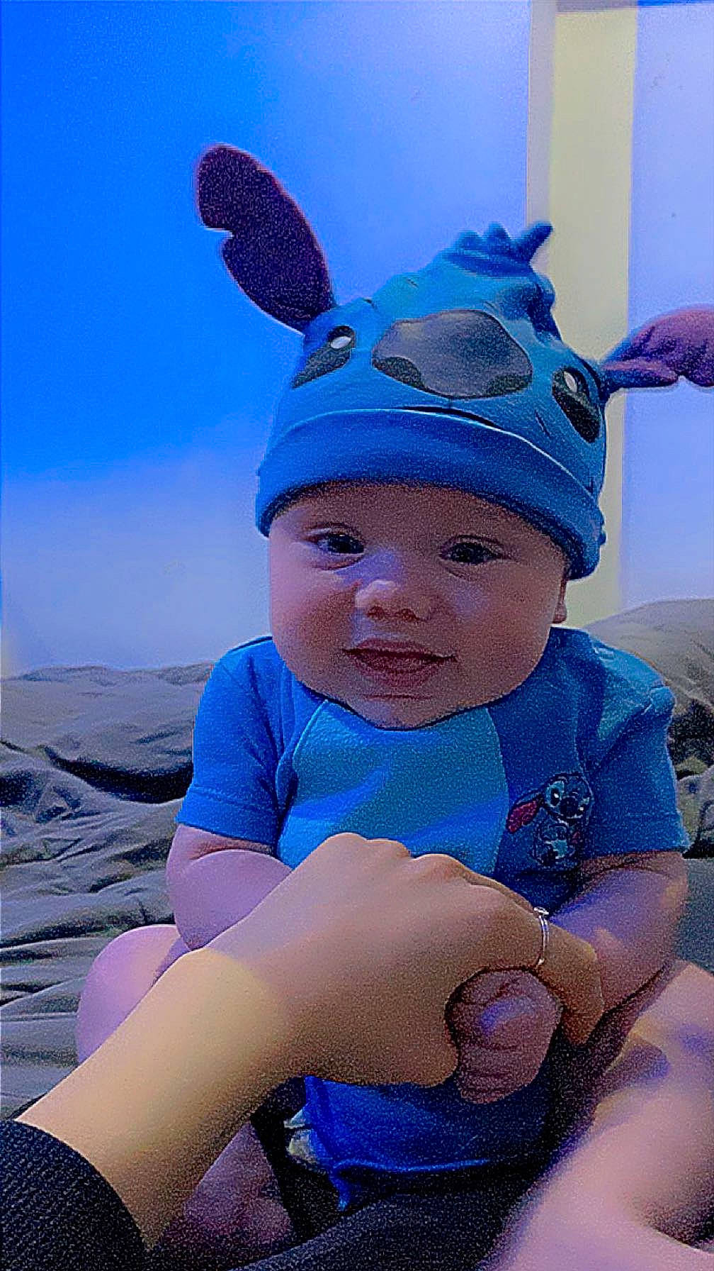 Lyzio participe au concours pour gagner de l'argent avec cette photo : aqua, azure, baby_toddler_clothing, baseball_cap, blue, cap, cool, costume_hat, electric_blue, fun, happy, head, headgear, headwear, human_body, person, personal_protective_equipment, photograph, pink, purple