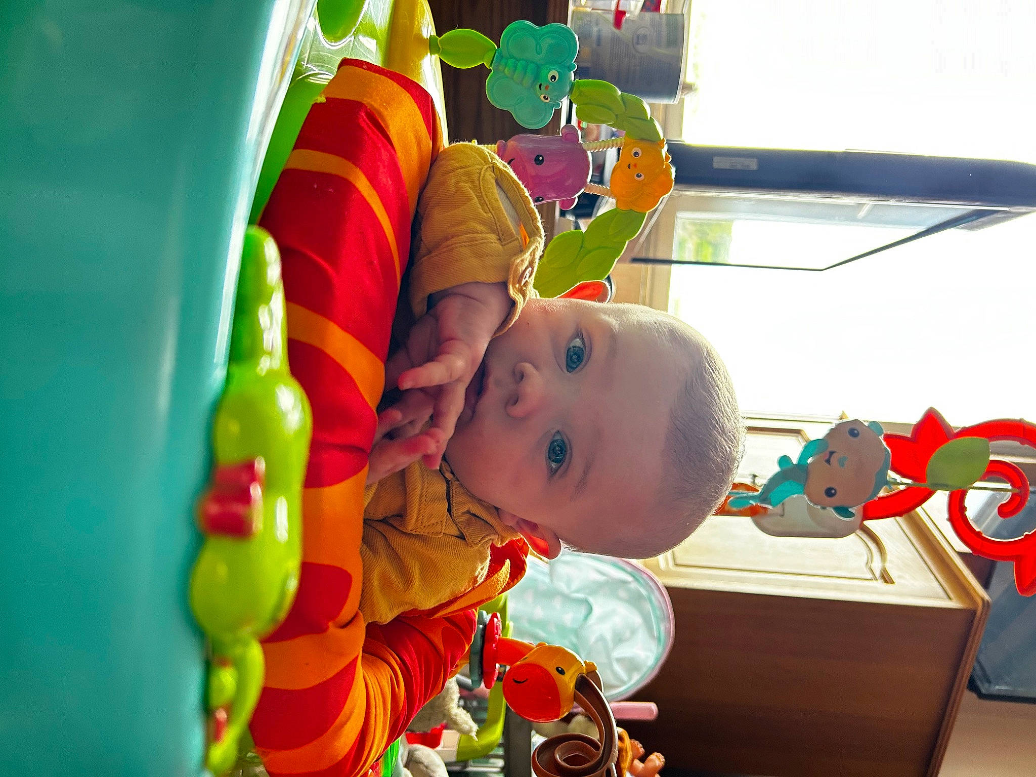 Lyzio a rejoint le concours — aidez-le/la à gagner de superbes lots ! baby, baby_playing_with_toys, baby_products, baby_toddler_clothing, baby_toys, child, fun, glasses, happy, leisure, nursery, person, play, product, room, smile, toddler, toy, visual_arts