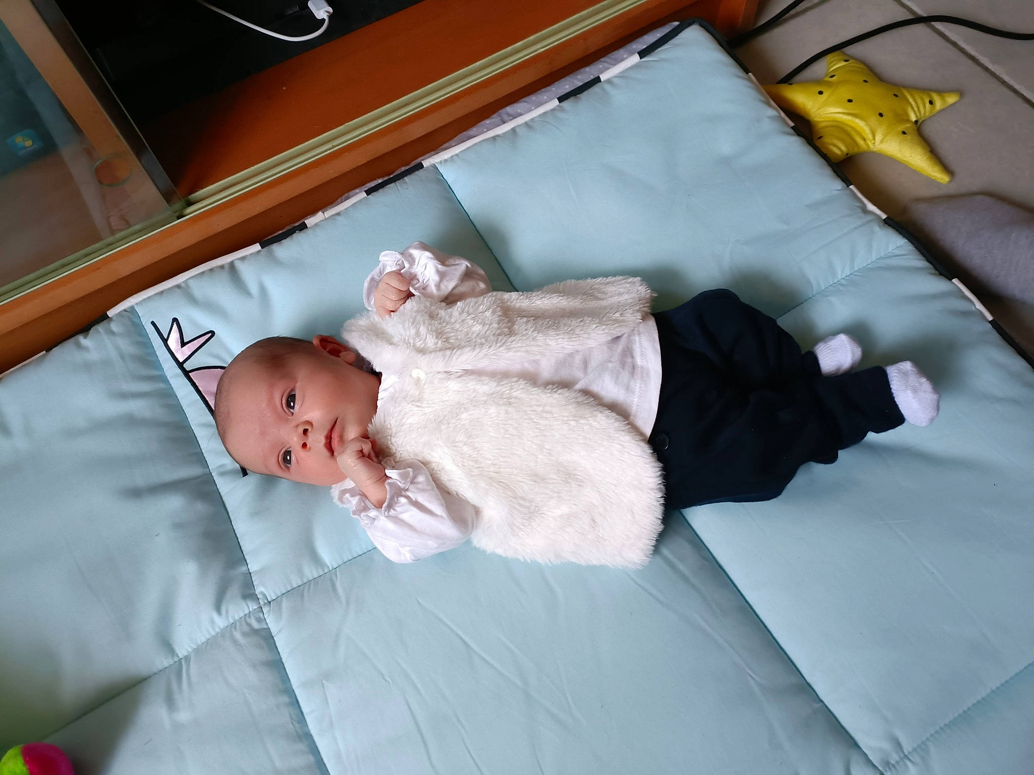 Lanna a rejoint le concours — aidez-le/la à gagner de superbes lots ! baby, baby_products, baby_toddler_clothing, bed, bedding, bedtime, child, comfort, linens, mammal, nap, person, room, sleep, toddler