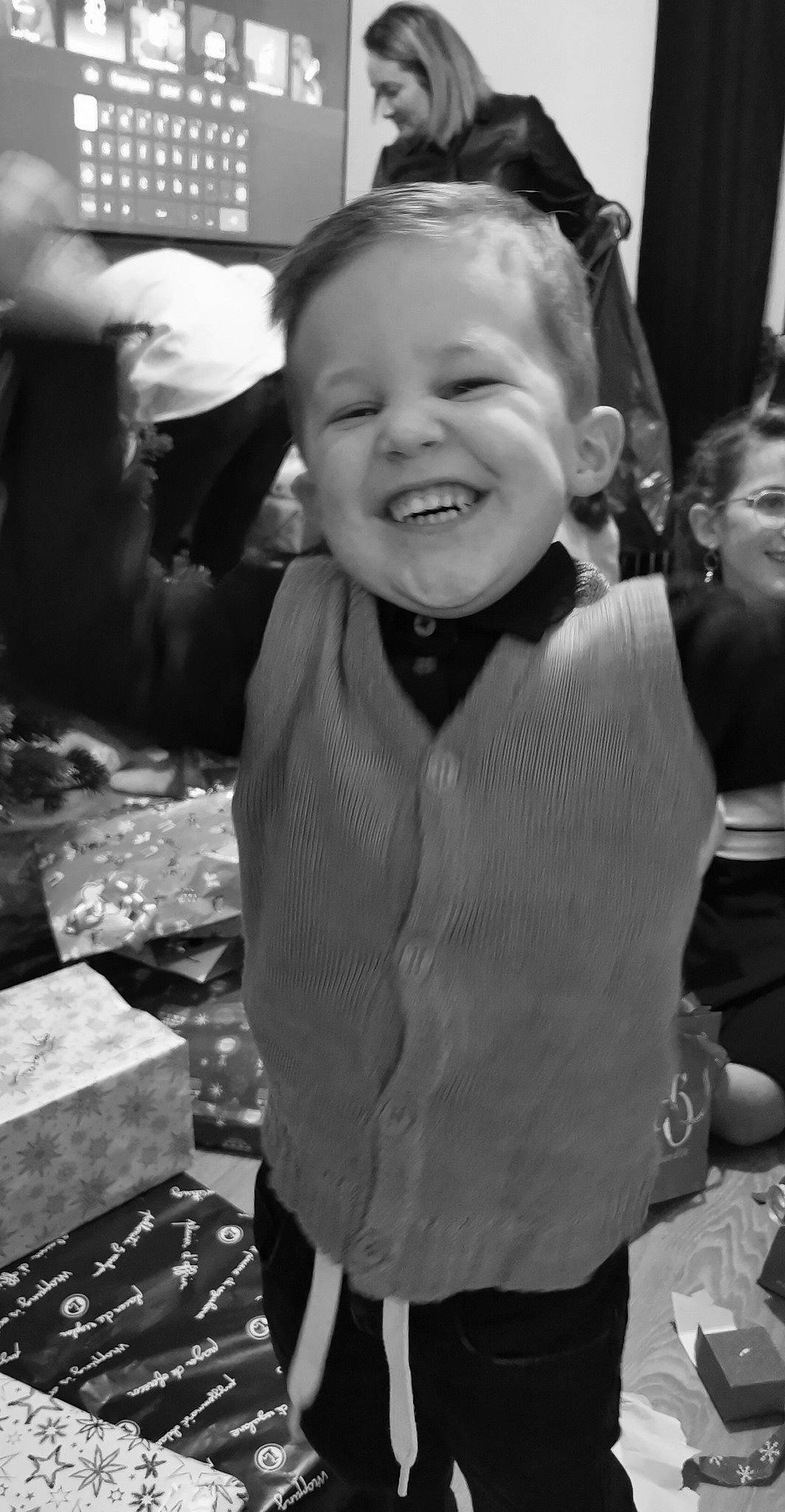 Soann a rejoint le concours — aidez-le/la à gagner de superbes lots ! baby, baby_laughing, baby_toddler_clothing, black_and_white, child, ear, eye, facial_expression, happy, joy, laugh, monochrome, mouth, nose, person, style, toddler, tooth