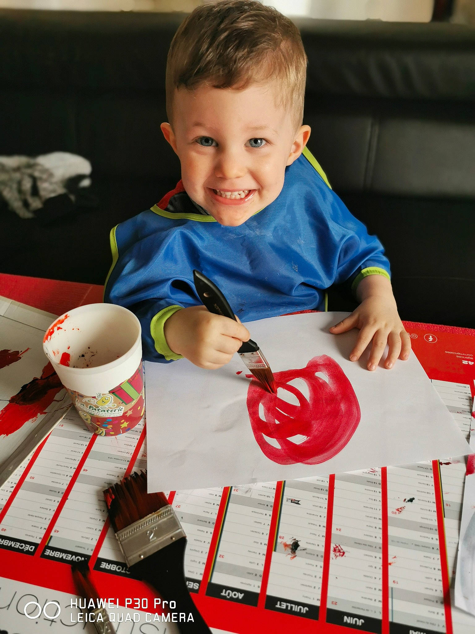 Soann participe au concours pour gagner de l'argent avec cette photo : baby, carmine, child, coffee_cup, couch, cup, dishware, drinkware, heart, joy, kitchen_utensil, mug, person, play, porcelain, serveware, spoon, tea, teacup, toddler