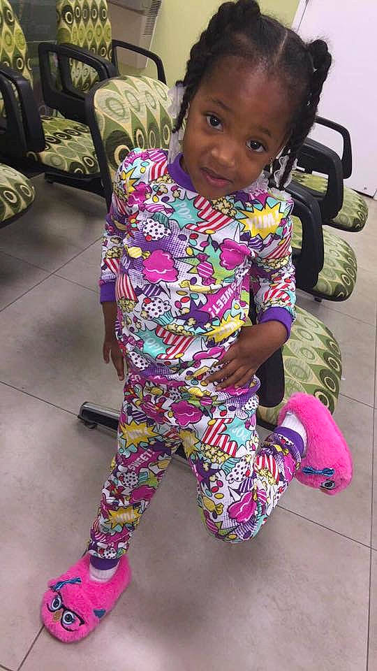 Laïhanï is registered to the contest to win money with this photo: child, pajamas, person, pink, toddler