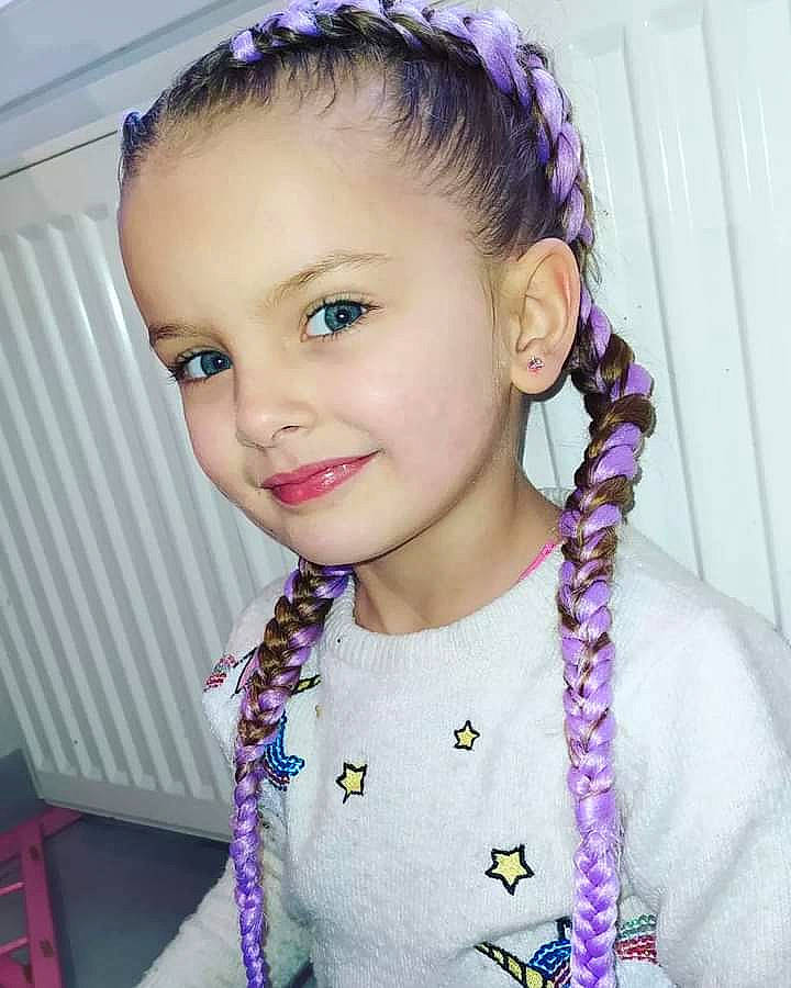 Maélia a rejoint le concours — aidez-le/la à gagner de superbes lots ! blue, cheek, chin, ear, eyebrow, eyelash, face, forehead, hair, hairstyle, happy, head, iris, jaw, joy, lip, neck, person, pink, purple