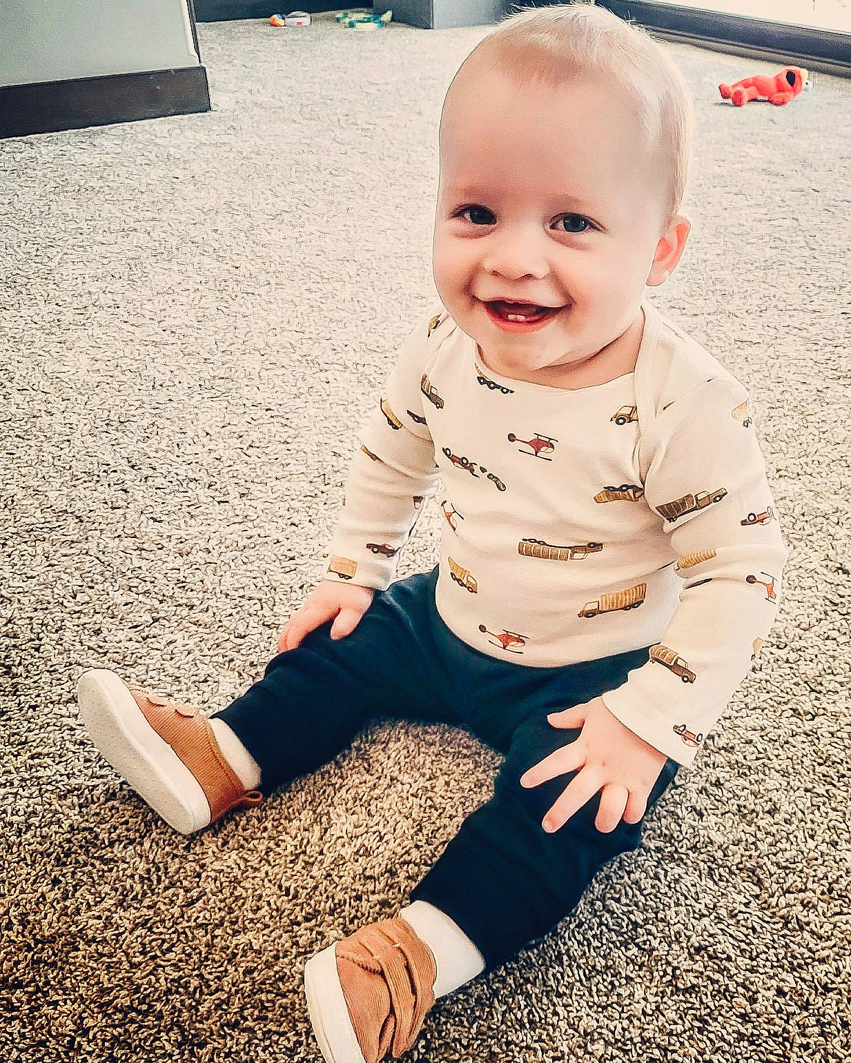 Daxon is registered to the contest to win money with this photo: baby, baby_toddler_clothing, cool, flash_photography, flooring, grass, happy, joy, knee, leg, people_in_nature, person, photograph, shoe, shoulder, sleeve, smile, standing, t_shirt, tints_and_shades