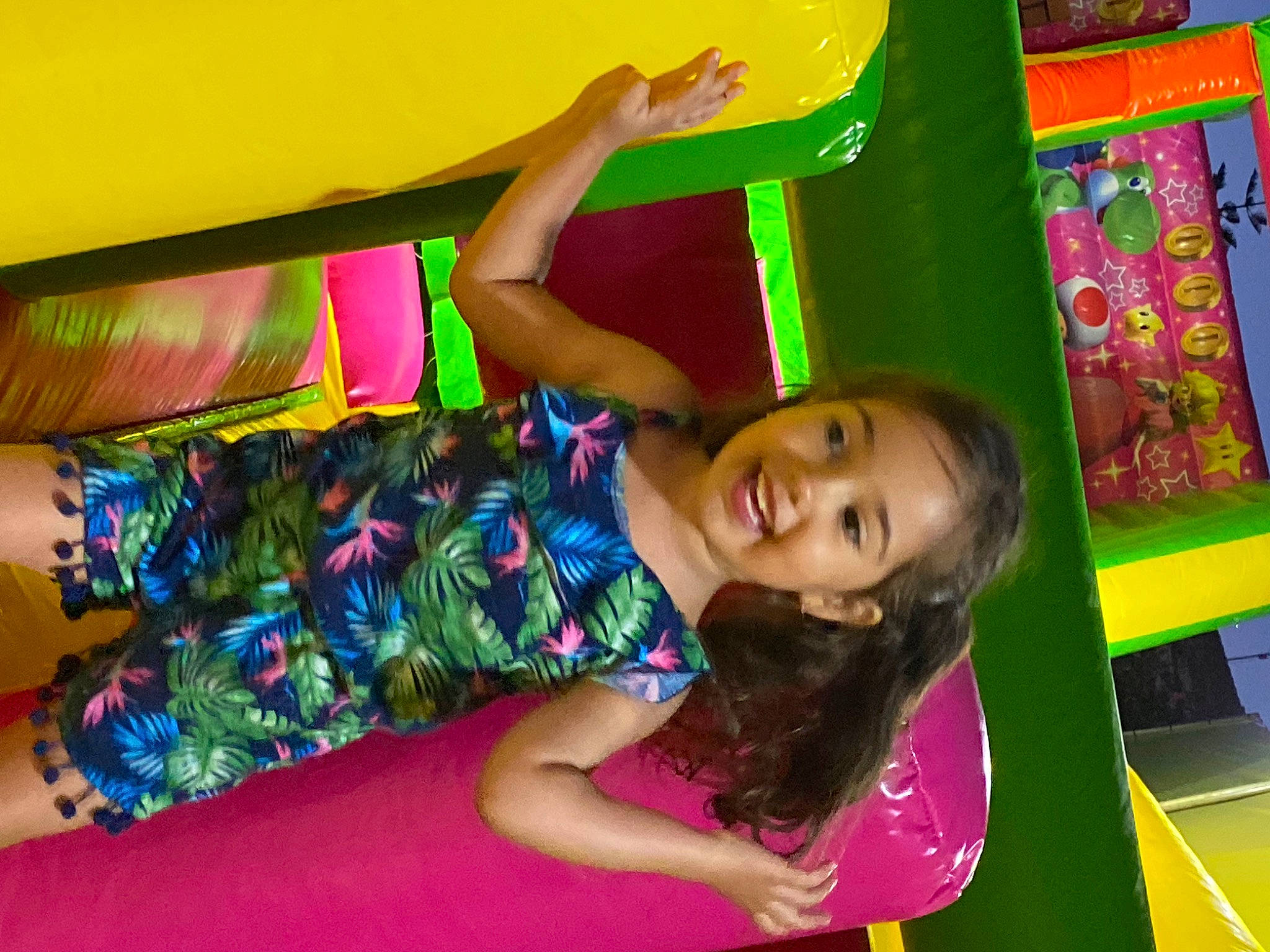 Inès participe au concours pour gagner de l'argent avec cette photo : child, fun, happy, human_leg, joy, leisure, magenta, party, pattern, person, play, purple, recreation, room, sitting, smile, summer, t_shirt, thigh, toddler