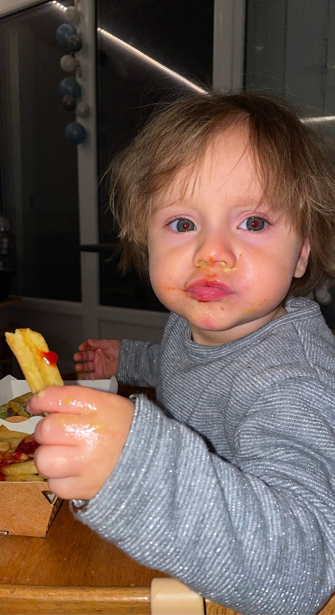 Khelya a rejoint le concours — aidez-le/la à gagner de superbes lots ! baby, baby_toddler_clothing, cheek, child, comfort_food, eyelash, finger, finger_food, food, food_craving, fun, ingredient, iris, lip, nose, person, sweet_corn, tableware, thumb, toddler