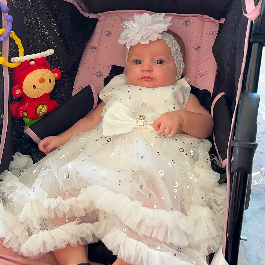Tatiana participe au concours pour gagner de l'argent avec cette photo : baby, bed, bonnet, cap, clothing, costume, crib, dress, face, formalwear, furniture, hat, head, infantbed, newborn, person, photography, portrait, stroller, toy