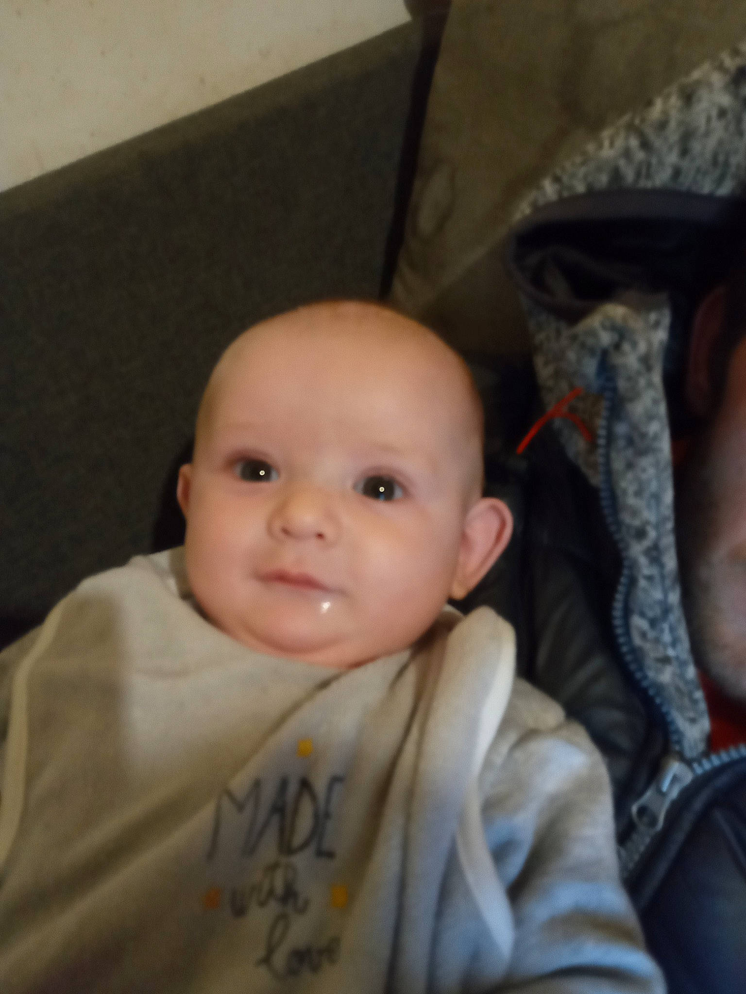 Timeo a rejoint le concours — aidez-le/la à gagner de superbes lots ! baby, cheek, child, chin, eye, face, forehead, head, iris, mouth, nose, person, skin, smile, toddler