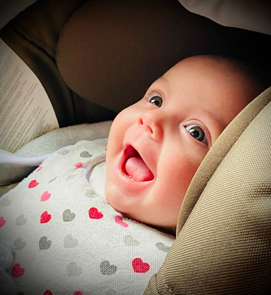 Paul participe au concours pour gagner de l'argent avec cette photo : baby, baby_toddler_clothing, cheek, chin, comfort, eye, eyebrow, eyelash, flash_photography, happy, head, headgear, iris, lip, mouth, nose, person, skin, smile, toddler