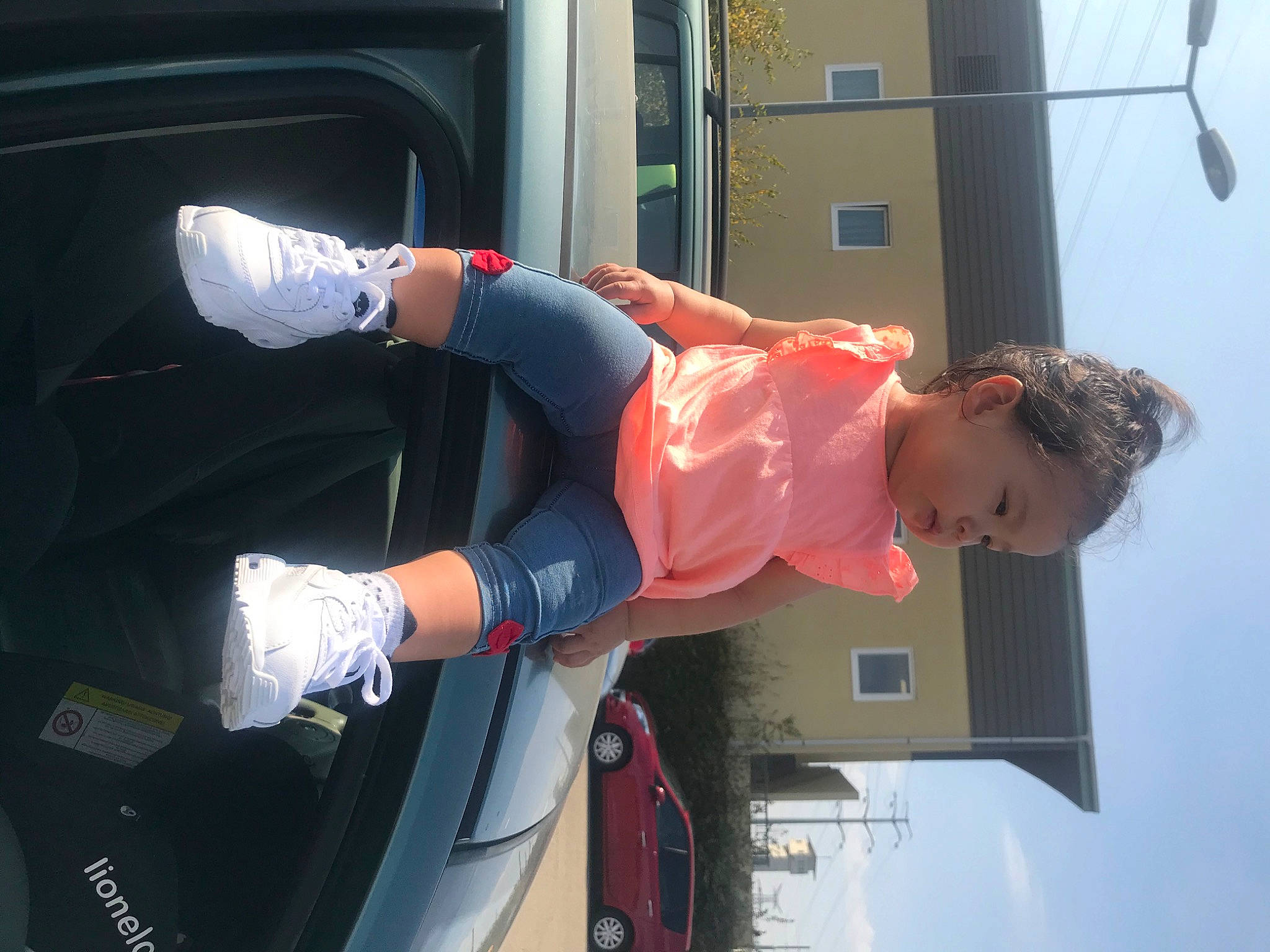 Mayla a rejoint le concours — aidez-le/la à gagner de superbes lots ! person