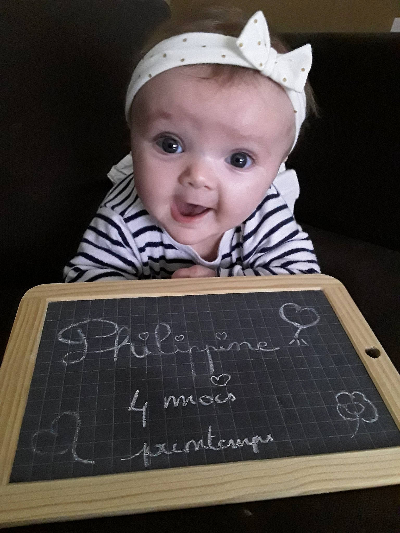 Philippine participe au concours pour gagner de l'argent avec cette photo : child, day, font, infant, person, product, toddler