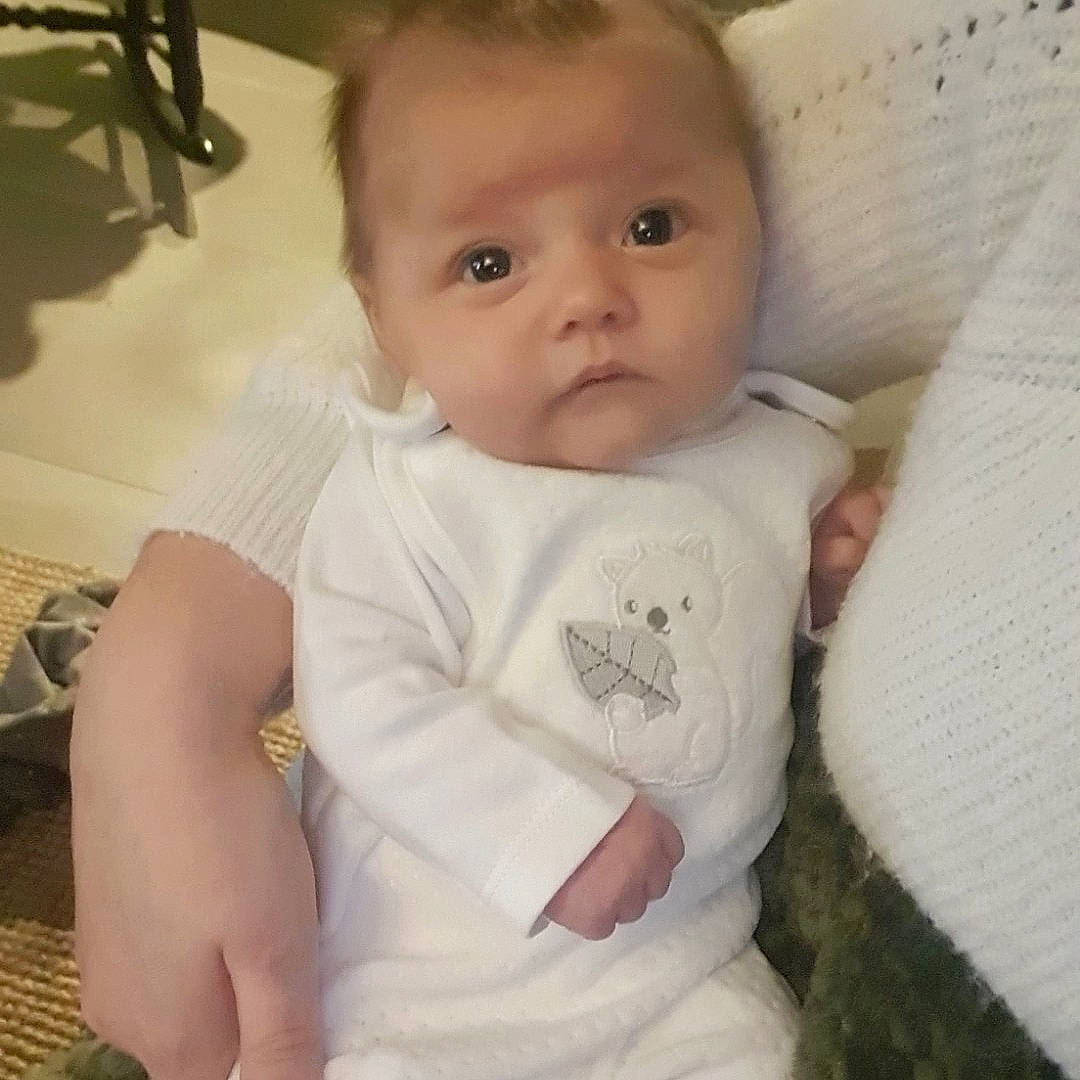 Ziggy a rejoint le concours — aidez-le/la à gagner de superbes lots ! baby, baby_products, baby_toddler_clothing, cheek, child, comfort, eyelash, linens, nose, person, skin, toddler