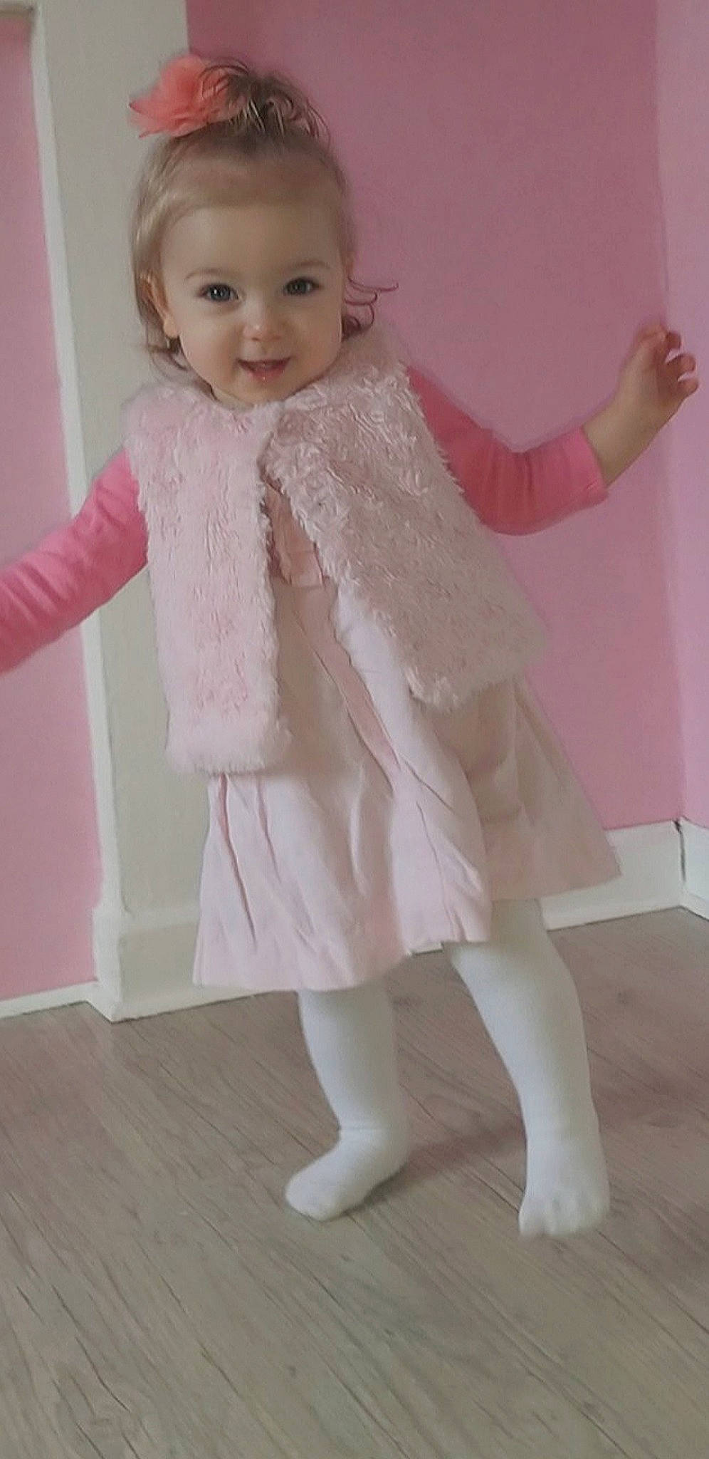 Kenza participe au concours pour gagner de l'argent avec cette photo : baby, child, clothing, costume, dress, outerwear, pattern, person, pink, ruffle, shoe, sleeve, toddler