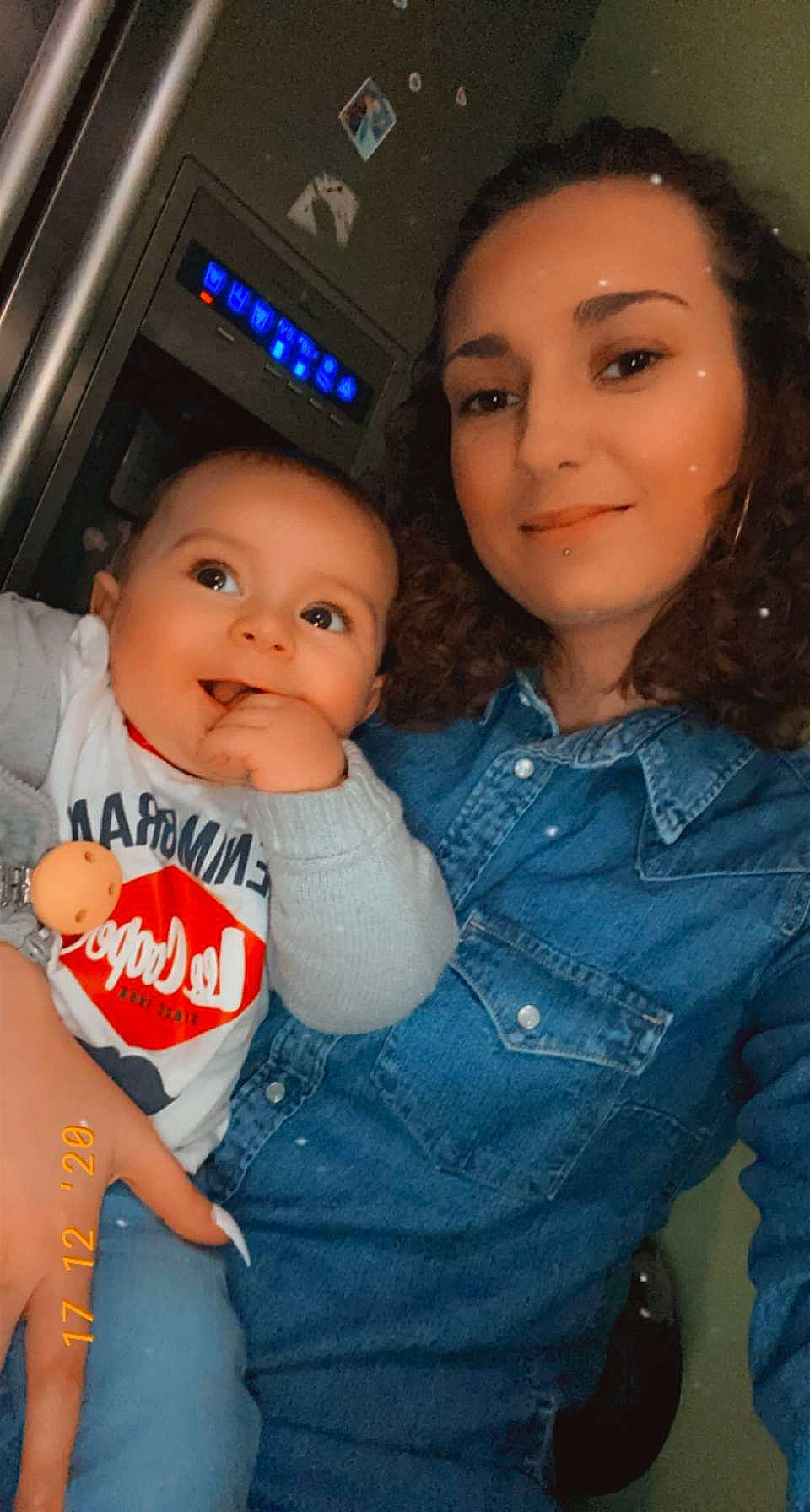 Zakaria participe au concours pour gagner de l'argent avec cette photo : baby, baby_products, baby_toddler_clothing, button, cheek, child, denim, eye, eyebrow, eyelash, face, forehead, head, iris, joy, lip, nose, organ, person, skin