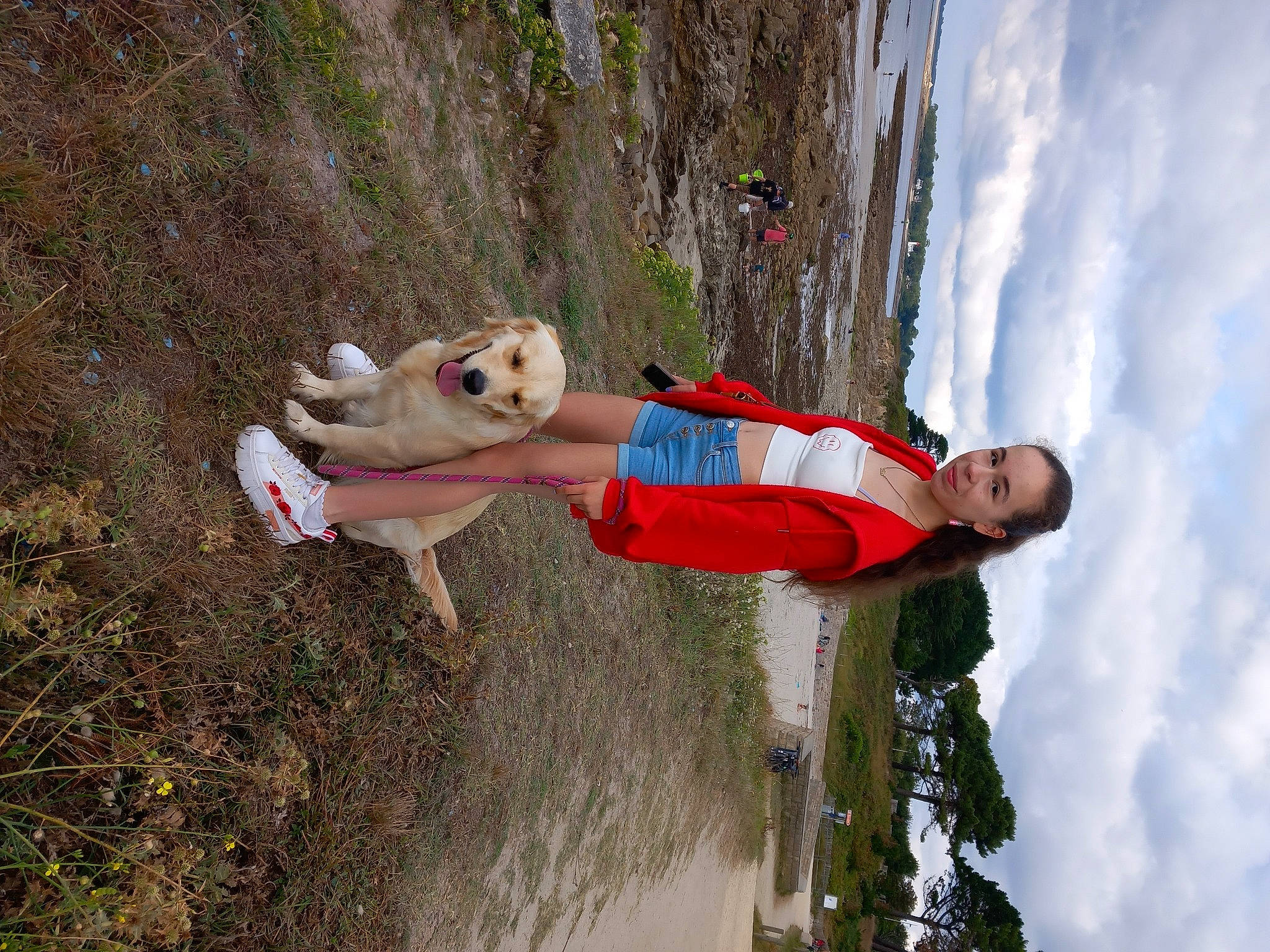 Tabatha participe au concours pour gagner de l'argent avec cette photo : adventure, canidae, carnivore, cloud, companion_dog, dog, dog_breed, dog_supply, fun, happy, leisure, people_in_nature, plant, recreation, sky, soil, sporting_group, toy, tree, water