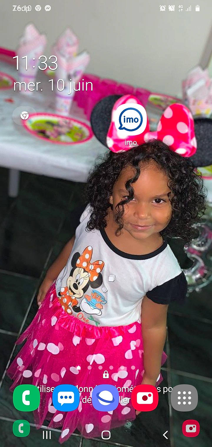 Sloane participe au concours pour gagner de l'argent avec cette photo : child, fashion_accessory, hair_accessory, headgear, joy, party, person, pink, toddler