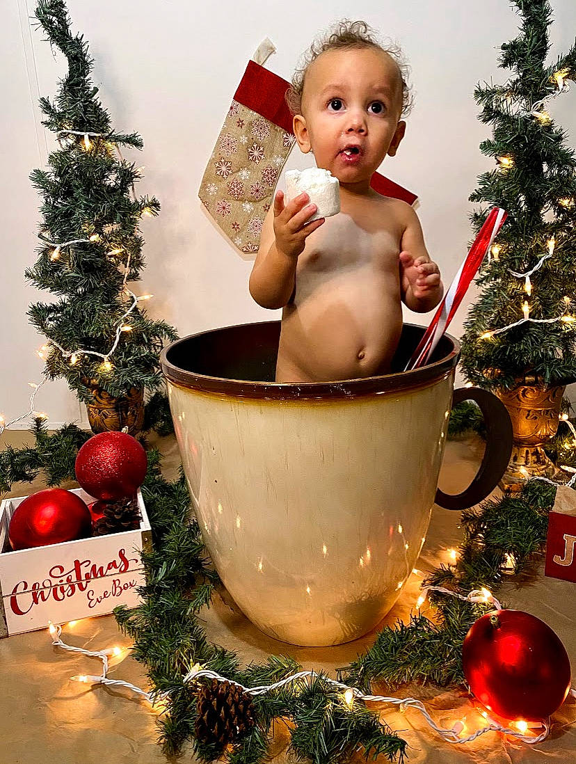 Finn is registered to the contest to win money with this photo: child, christmas, christmas_decoration, christmas_eve, christmas_ornament, christmas_tree, fir, holiday, interior_design, person, pine_family, surprise