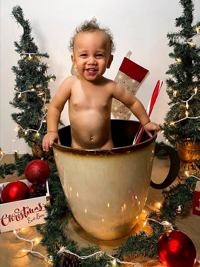 Finn is registered to the contest to win money with this photo: child, christmas, christmas_decoration, christmas_eve, christmas_ornament, christmas_tree, fictional_character, fir, holiday, interior_design, joy, person, photography, pine_family, smile, toddler, tree