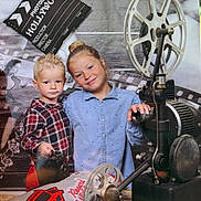 Tyago participe au concours pour gagner de l'argent avec cette photo : child, children, boy, girl, portrait, smile, camera, film_projector, clapperboard, pillow, vintage, studio, photography, film, retro, cute, posing, indoor, young, happy