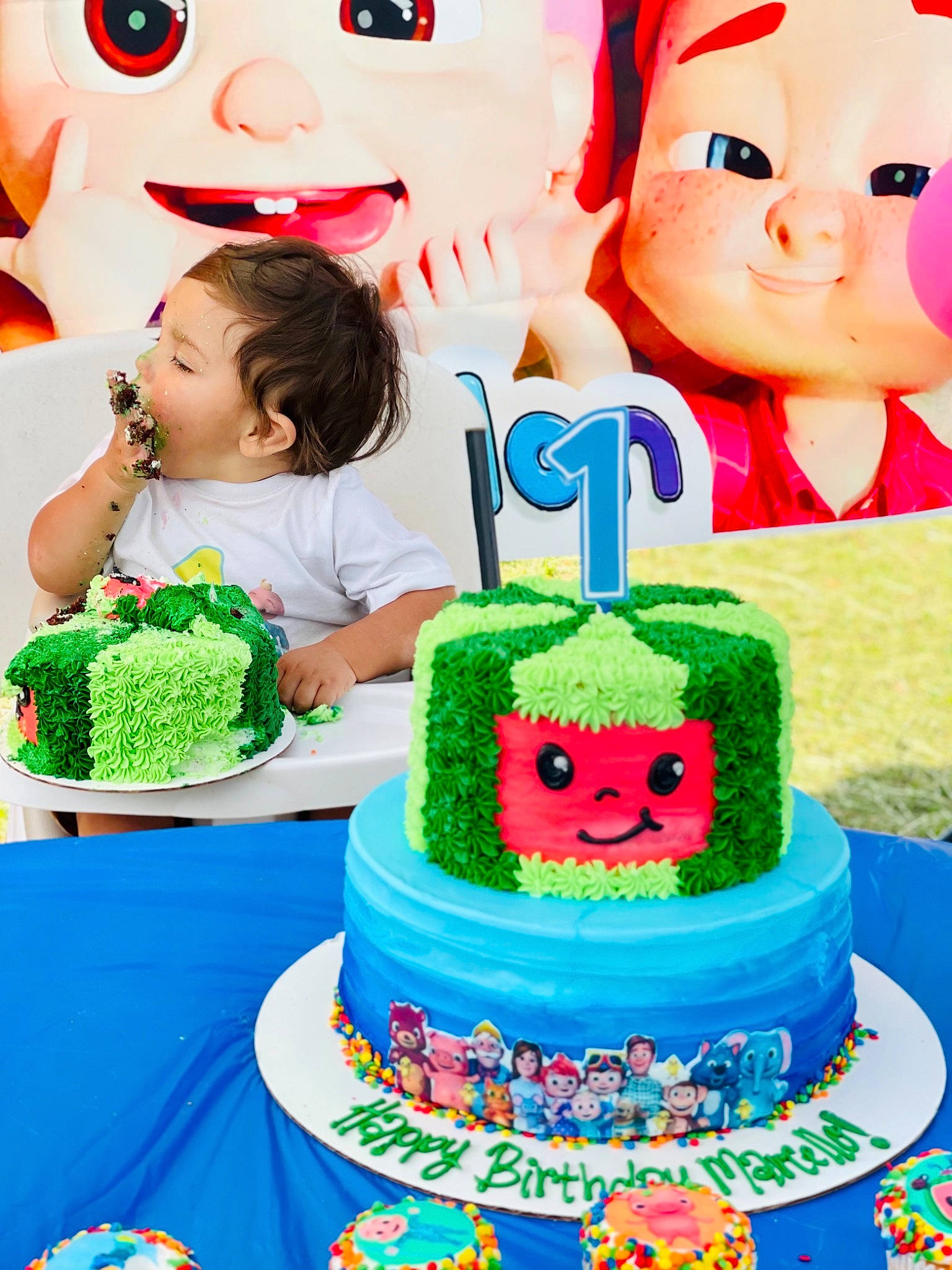 Marcello is registered to the contest to win money with this photo: baked_goods, birthday, birthday_cake, birthday_party, buttercream, cake, cake_decorating, cake_decorating_supply, candle, cream, cuisine, food, green, happy, icing, person, sharing, smile, sugar_cake, sweetness