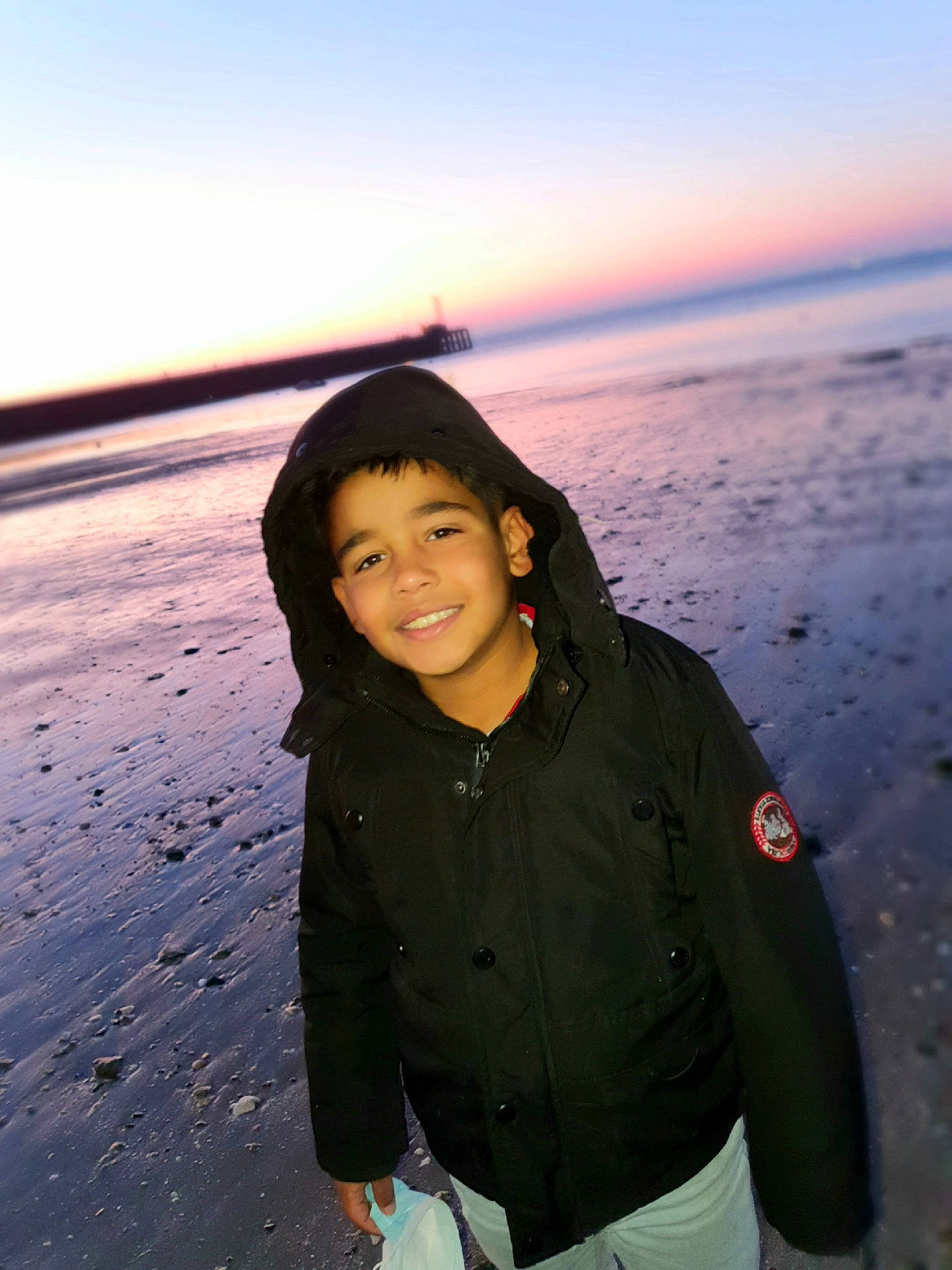 Brayton a rejoint le concours — aidez-le/la à gagner de superbes lots ! afterglow, beach, beauty, body_of_water, coast, dusk, flash_photography, fun, happy, horizon, joy, landscape, leisure, people_in_nature, person, sky, smile, standing, sunrise, sunset