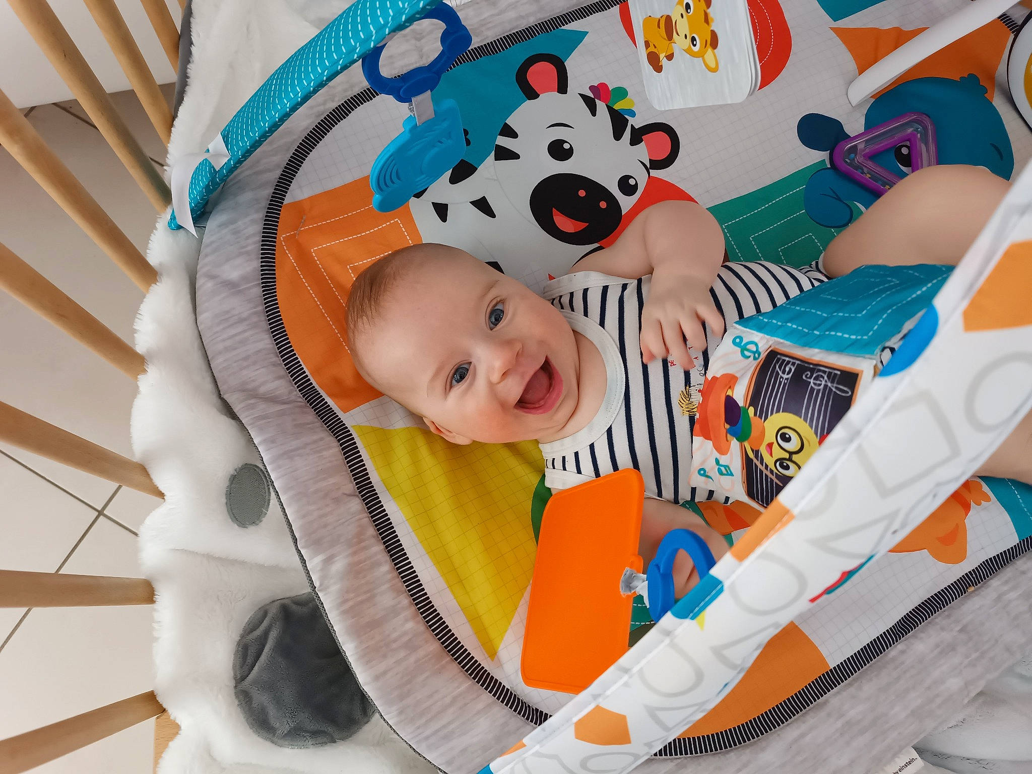 Tylian participe au concours pour gagner de l'argent avec cette photo : art, baby, baby_products, baby_toddler_clothing, baby_toys, chair, child, comfort, fun, happy, joy, leisure, linens, pattern, person, product, recreation, room, smile, t_shirt