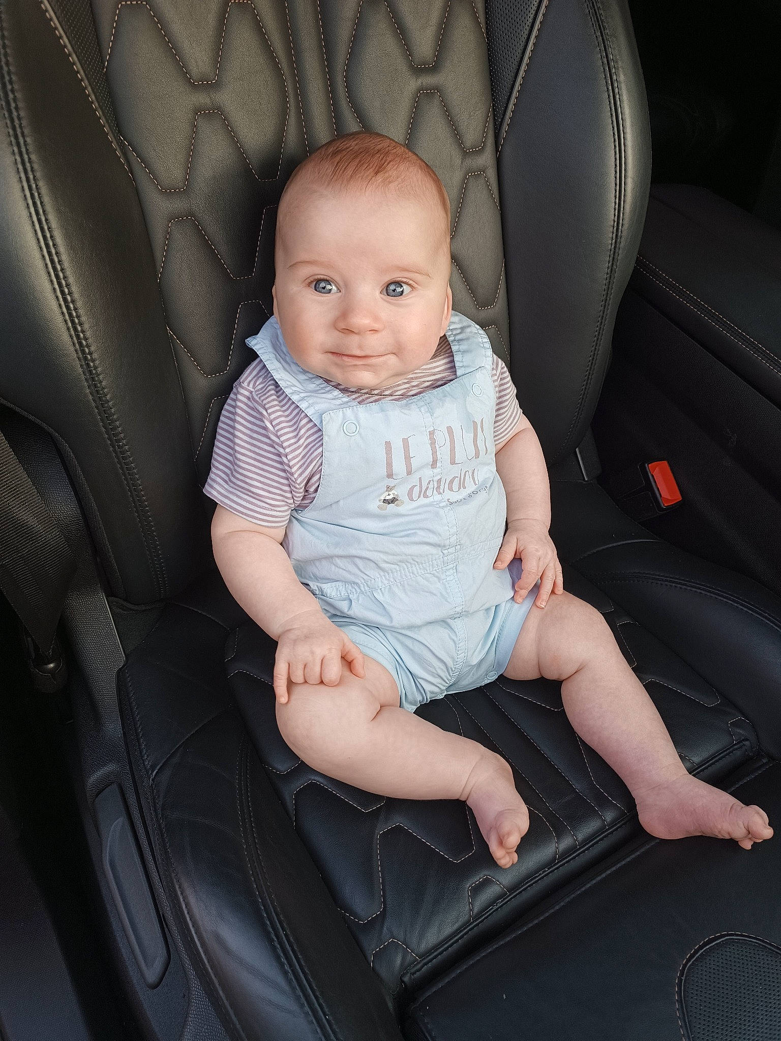 Tylian a rejoint le concours — aidez-le/la à gagner de superbes lots ! auto_part, automotive_design, baby, baby_toddler_clothing, beauty, car_seat, car_seat_cover, chair, child, comfort, family_car, flash_photography, fun, human_leg, luxury_vehicle, motor_vehicle, person, sitting, thigh, toddler