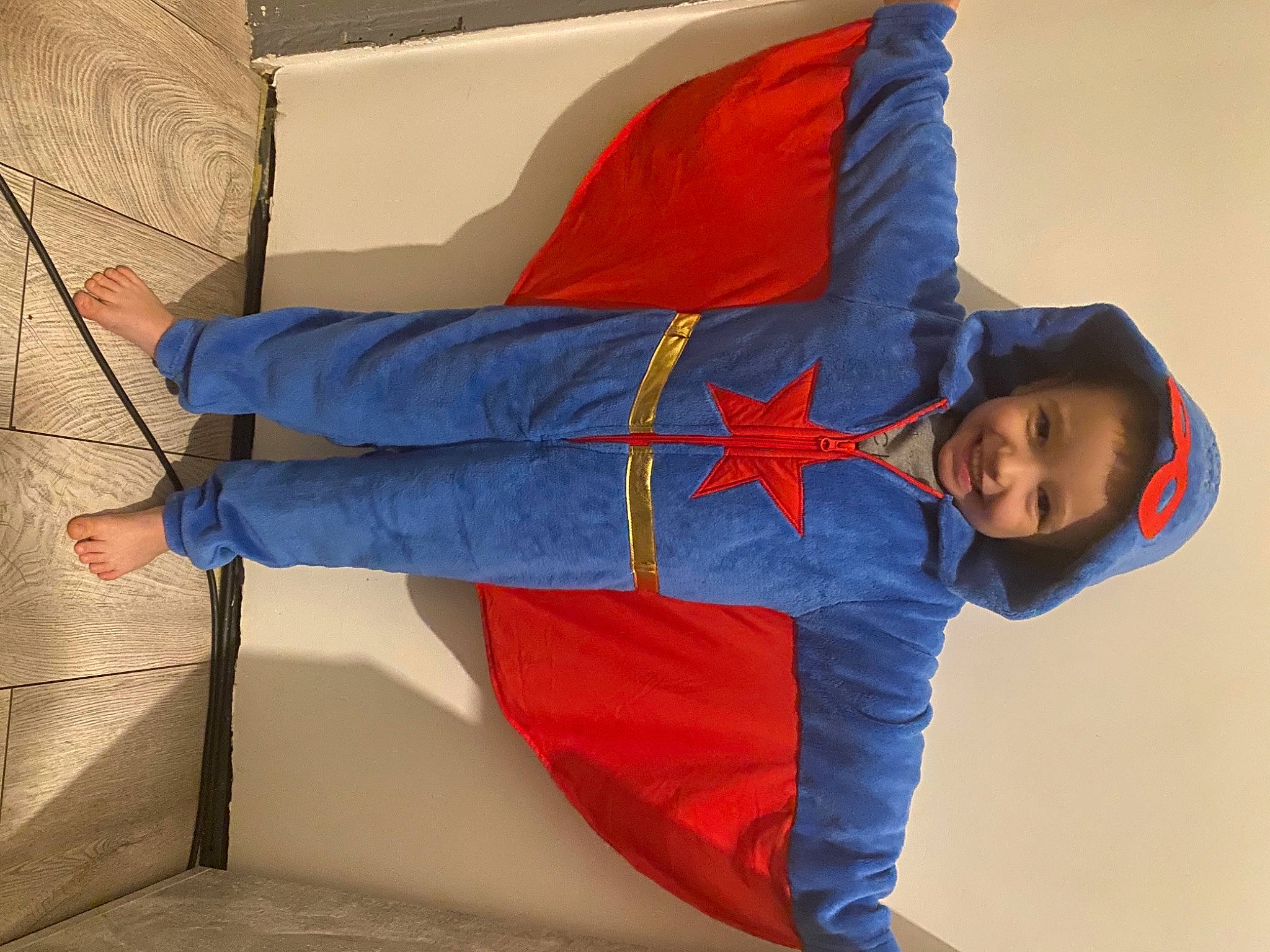 Lyess participe au concours pour gagner de l'argent avec cette photo : blue, denim, electric_blue, joy, person, textile