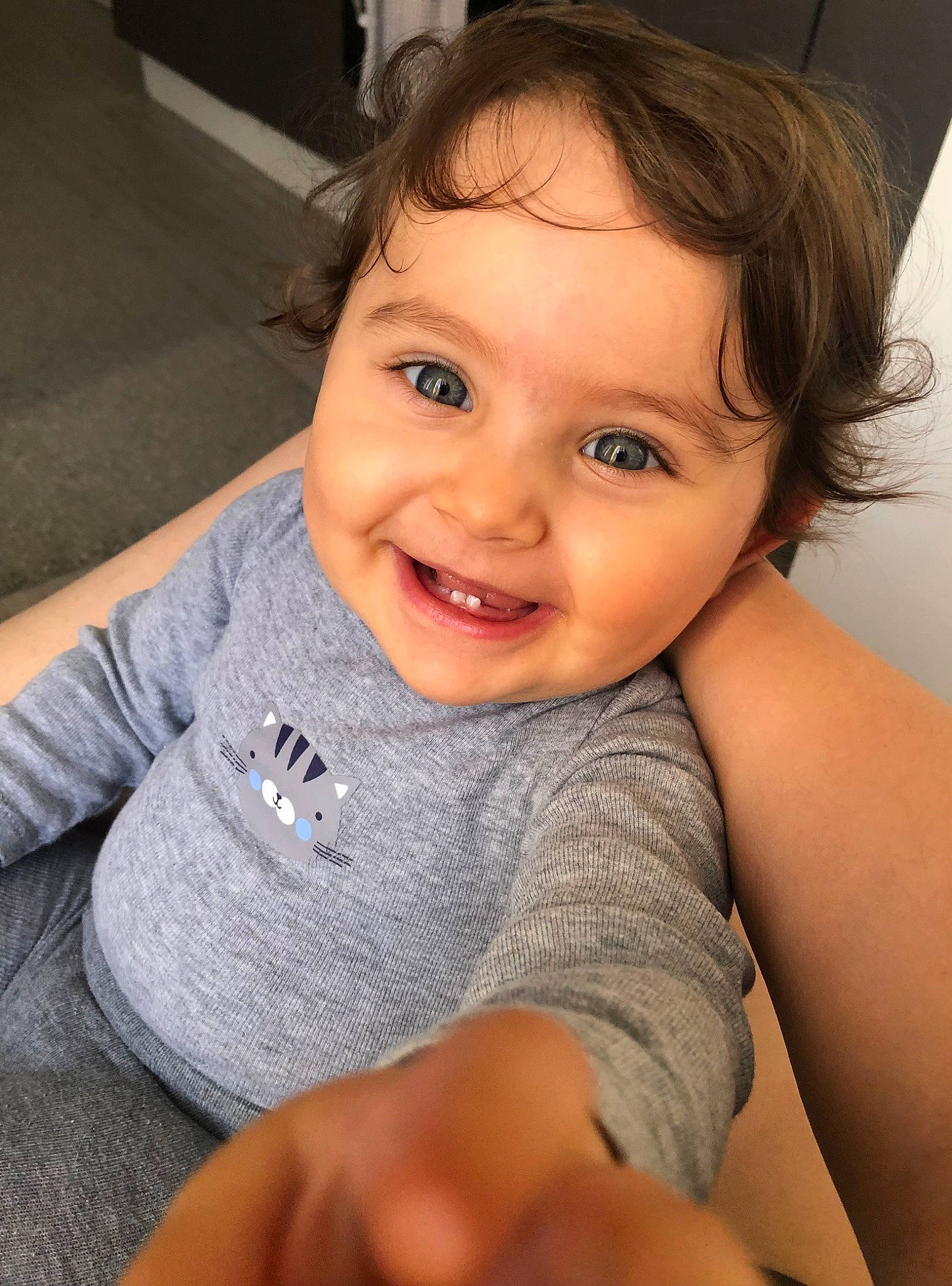 Nila participe au concours pour gagner de l'argent avec cette photo : cheek, eye, eyebrow, eyelash, flash_photography, forehead, gesture, hair, happy, human_body, iris, joint, joy, lip, mouth, muscle, neck, nose, person, shoulder