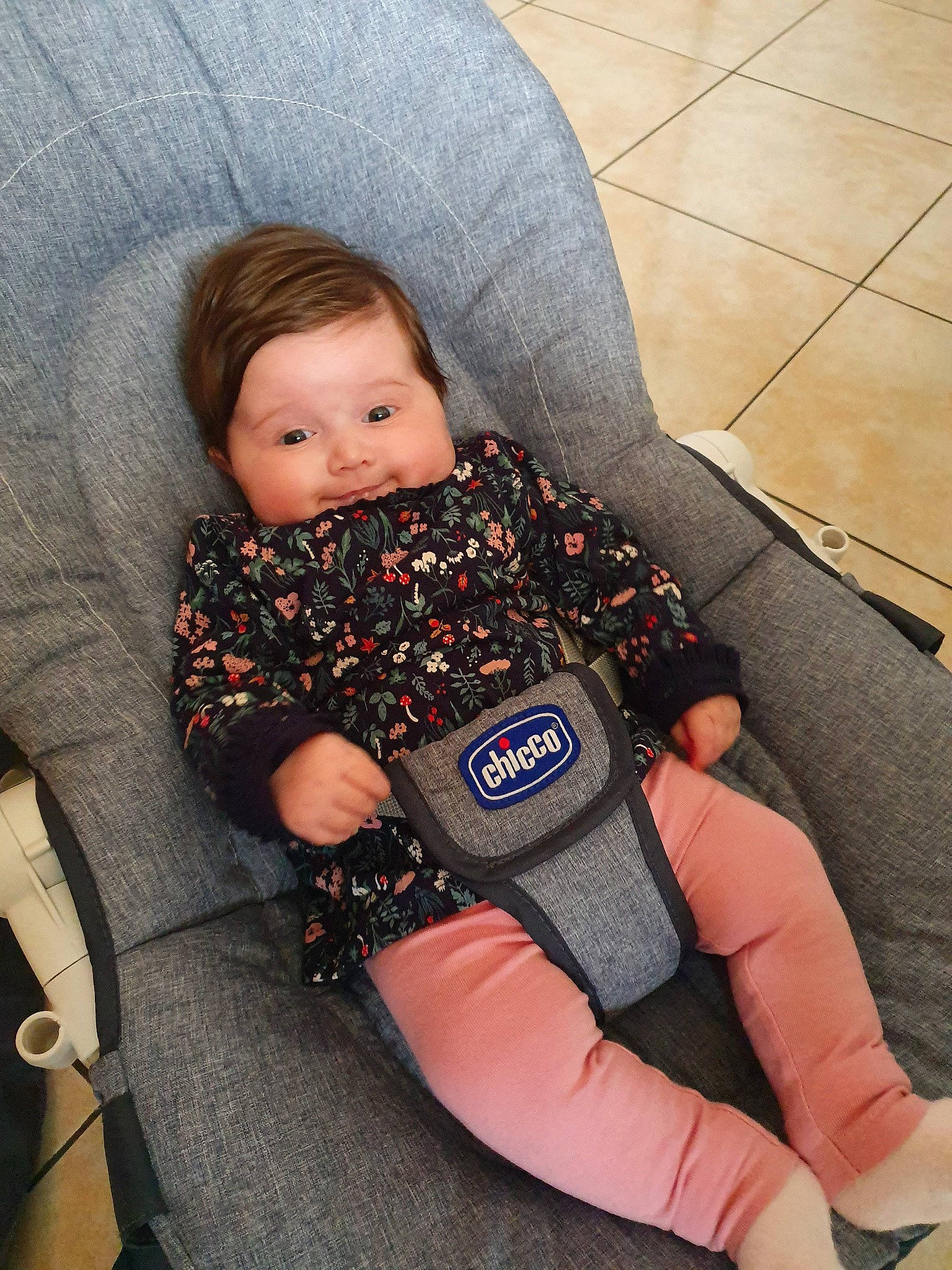 Léa a rejoint le concours — aidez-le/la à gagner de superbes lots ! arm, baby, baby_products, car_seat, child, finger, hand, person, product, toddler