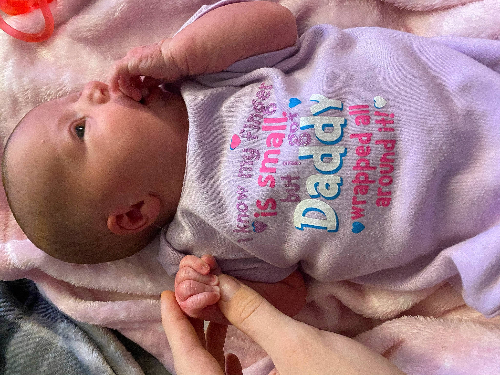 Daliuh is registered to the contest to win money with this photo: arm, baby, baby_products, baby_toddler_clothing, cheek, child, comfort, finger, gesture, hand, happy, head, human_body, mammal, nail, nose, person, skin, sleeve, thumb