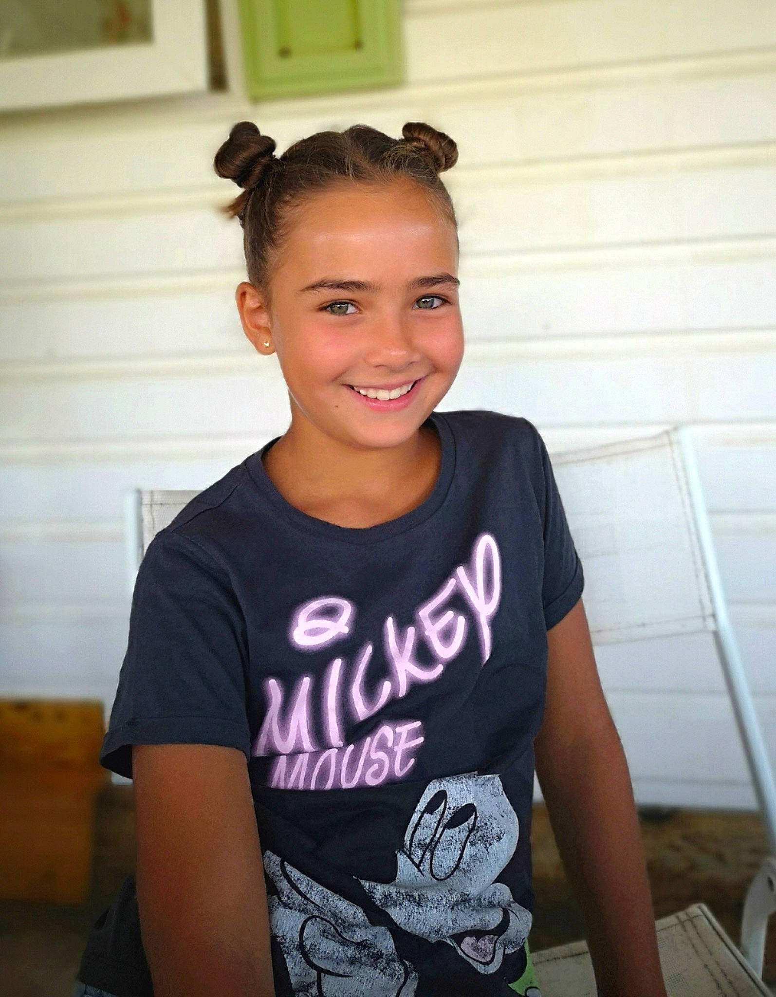 Chiara participe au concours pour gagner de l'argent avec cette photo : beauty, brown_hair, chest, electric_blue, eyelash, eyewear, fun, goggles, hair, happy, head, jaw, jewellery, joy, long_hair, neck, necklace, person, sleeve, smile