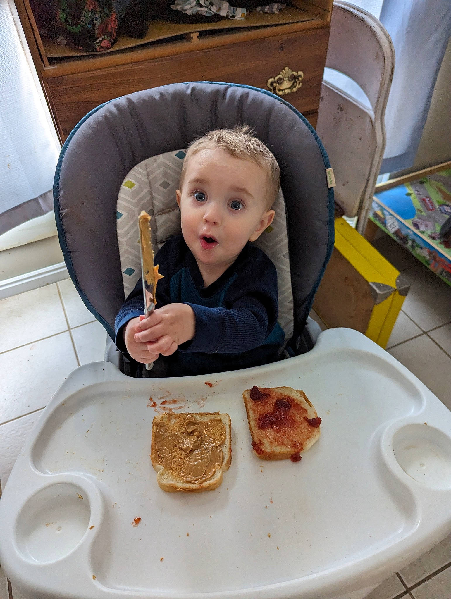 Atreyu is registered to the contest to win money with this photo: baby, baked_goods, baking, breakfast, car_seat, chair, child, comfort, comfort_food, cuisine, dish, dishware, eating, food, ingredient, person, plate, serveware, sitting, surprise