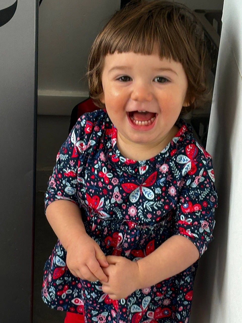 Lou participe au concours pour gagner de l'argent avec cette photo : baby_toddler_clothing, child, dress, electric_blue, eyelash, face, flash_photography, fun, gesture, happy, human_body, iris, joy, magenta, neck, pattern, person, shoulder, sleeve, smile