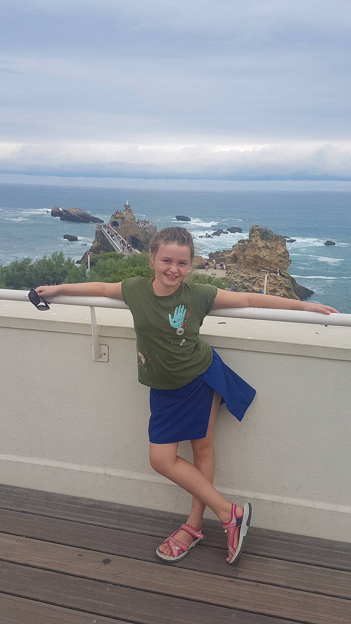 Cylia participe au concours pour gagner de l'argent avec cette photo : beach, coast, fun, holiday, joy, leg, ocean, person, recreation, sea, shorts, summer, tourism, vacation