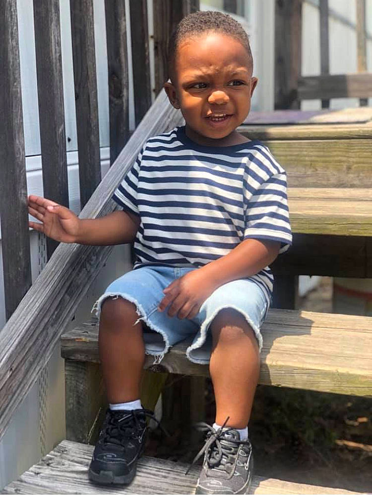 Kaceon is registered to the contest to win money with this photo: child, joy, person, shoe, sitting, toddler