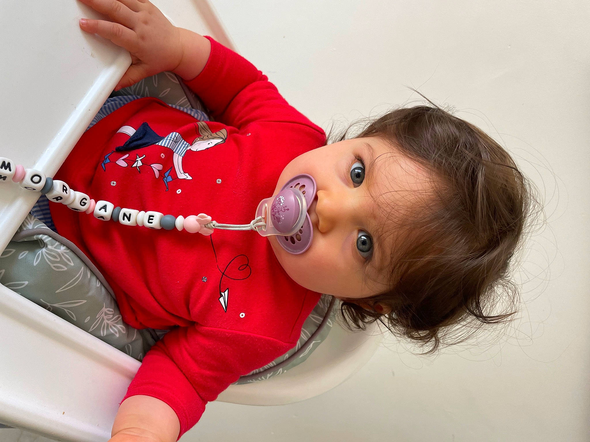 Morgane a rejoint le concours — aidez-le/la à gagner de superbes lots ! baby, baby_toddler_clothing, cheek, child, elbow, eyelash, flooring, fun, gesture, happy, leisure, lip, mouth, neck, person, room, shoulder, skin, sleeve, t_shirt