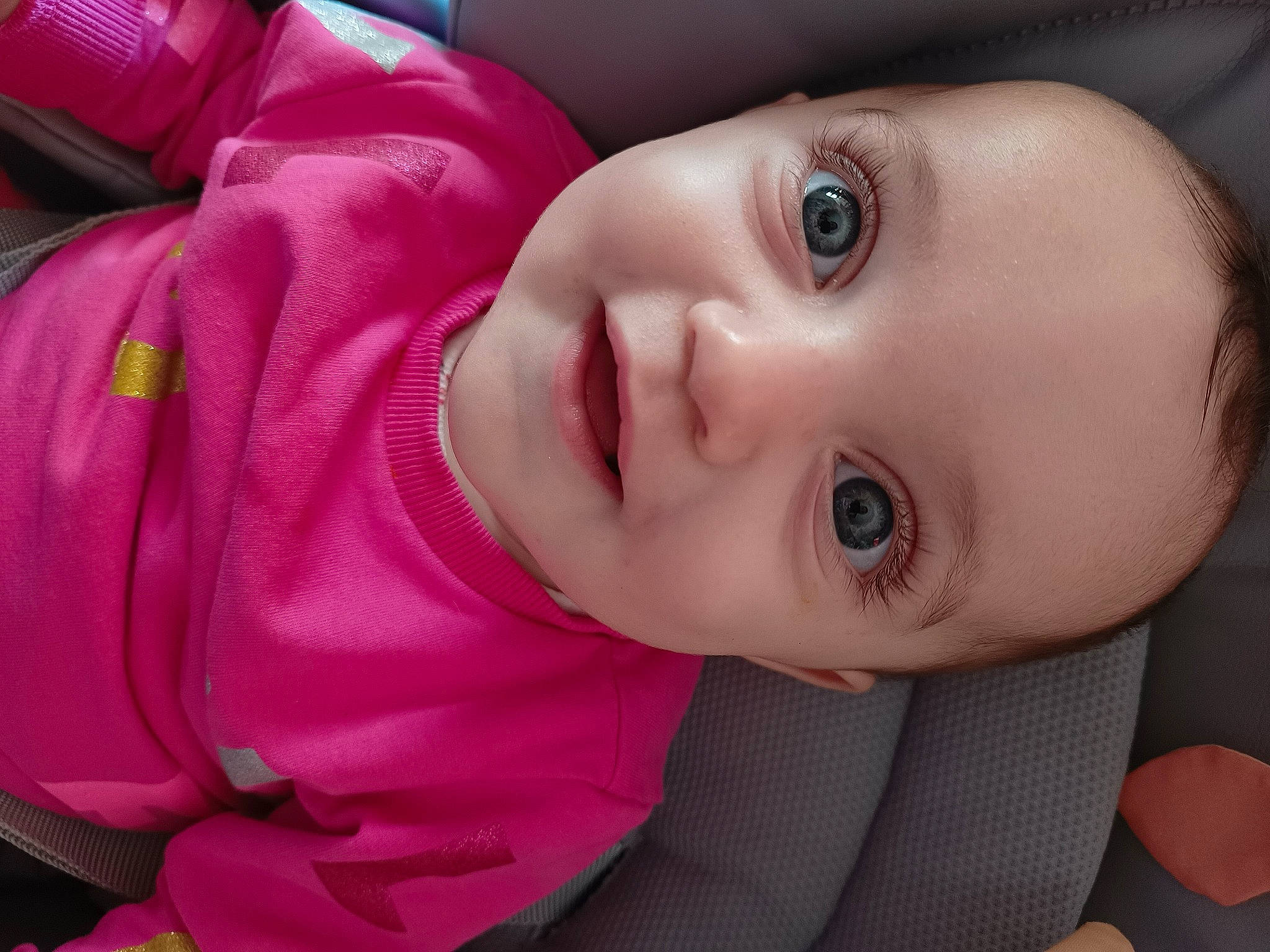 Eva participe au concours pour gagner de l'argent avec cette photo : cheek, child, chin, comfort, eyebrow, eyelash, flash_photography, forehead, fun, happy, iris, jaw, lip, mammal, mouth, neck, nose, person, skin, smile