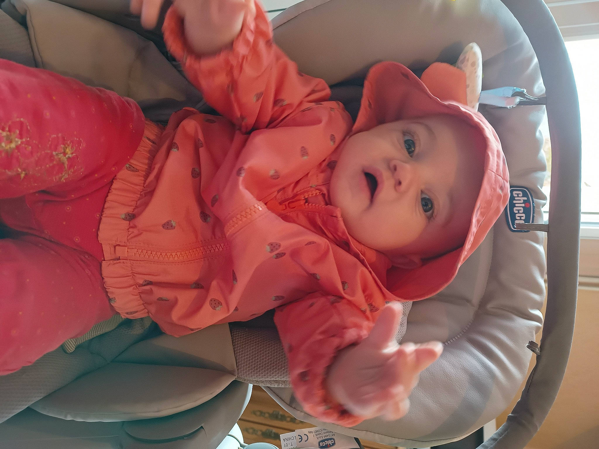 Eva participe au concours pour gagner de l'argent avec cette photo : auto_part, baby, baby_carriage, baby_in_car_seat, baby_products, baby_toddler_clothing, car_seat, carmine, cheek, child, comfort, fun, hat, headgear, headwear, mouth, nose, person, pink, sitting