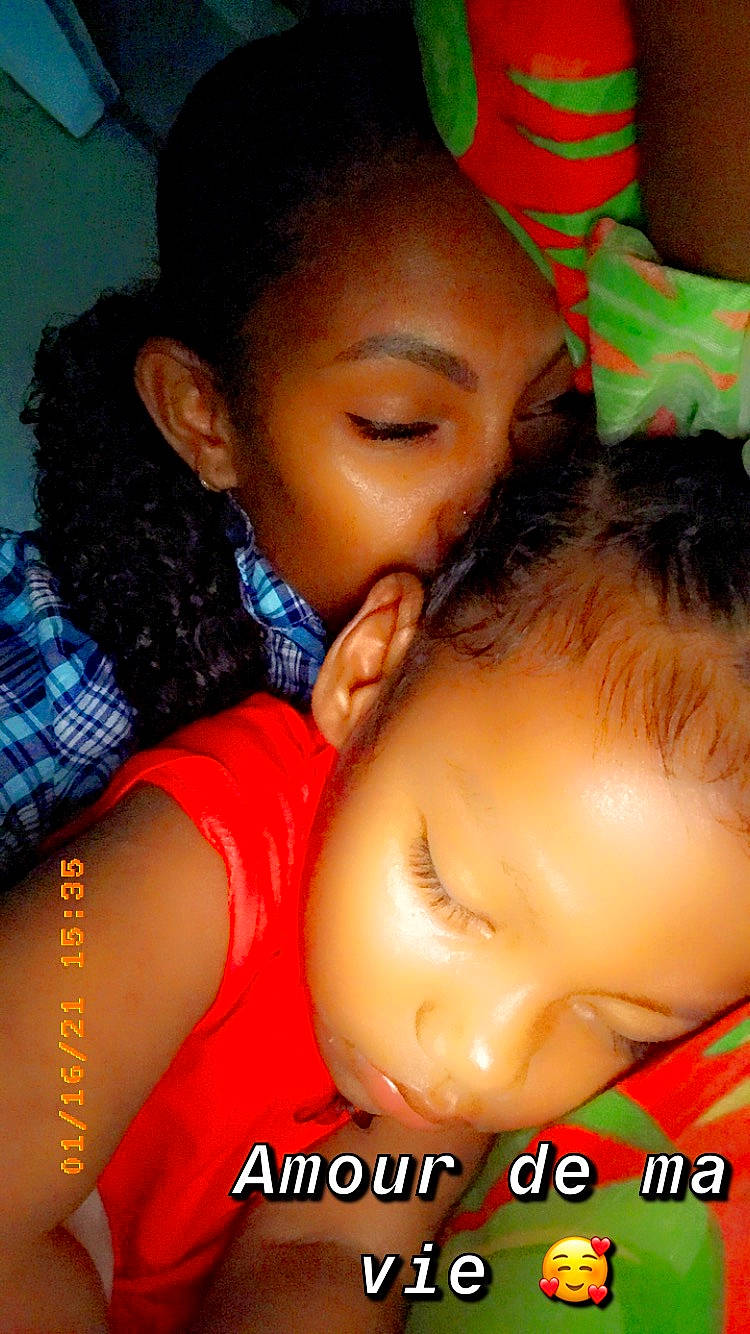 Djydjy a rejoint le concours — aidez-le/la à gagner de superbes lots ! abdomen, black_hair, cheek, child, earrings, event, eyelash, forehead, fun, happy, leisure, lip, mouth, neck, nose, organ, person, plaid, skin, toddler